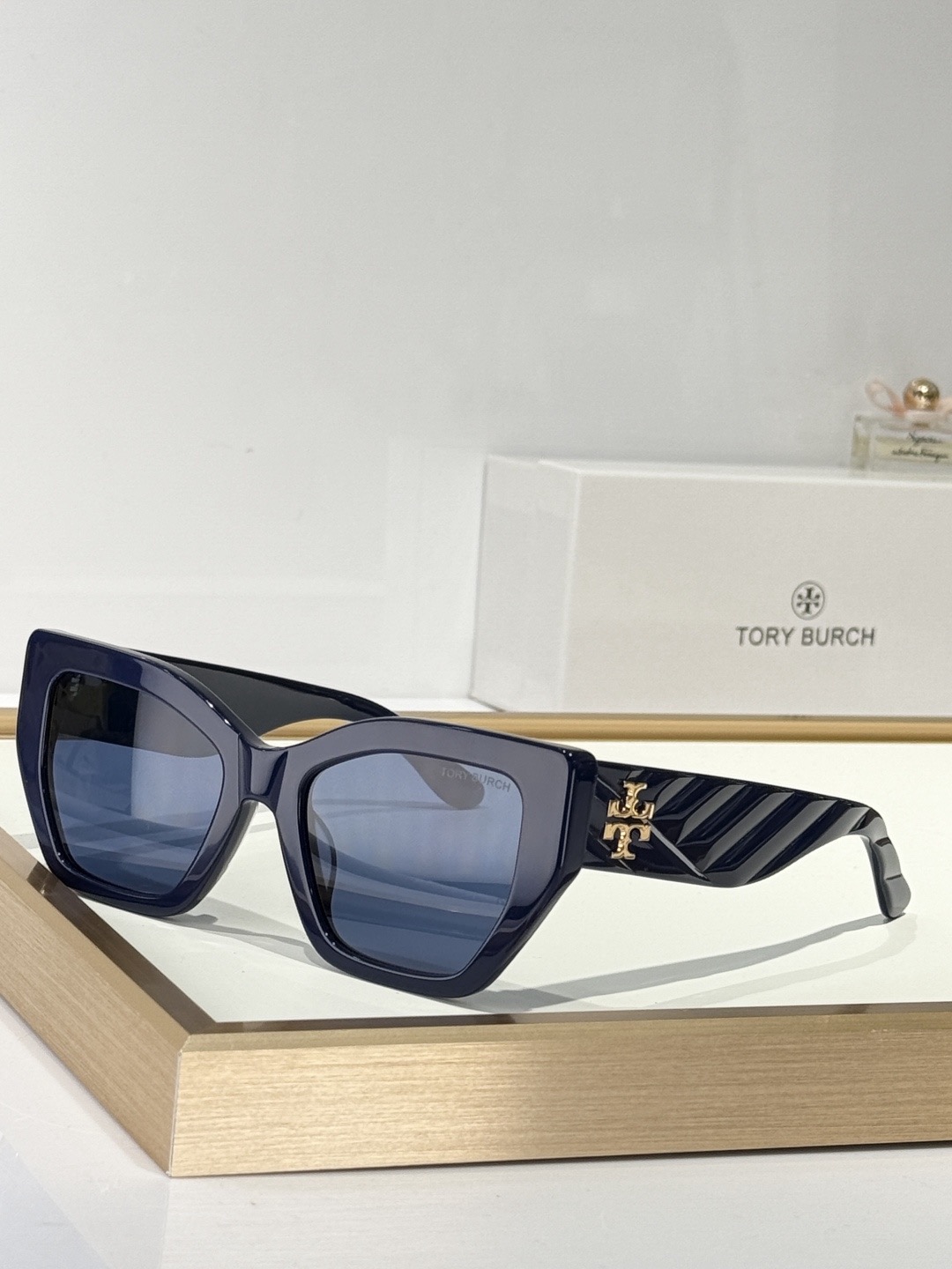 TORY BURCH 토리버치 로고 플레이트 스퀘어 선글라스 11
