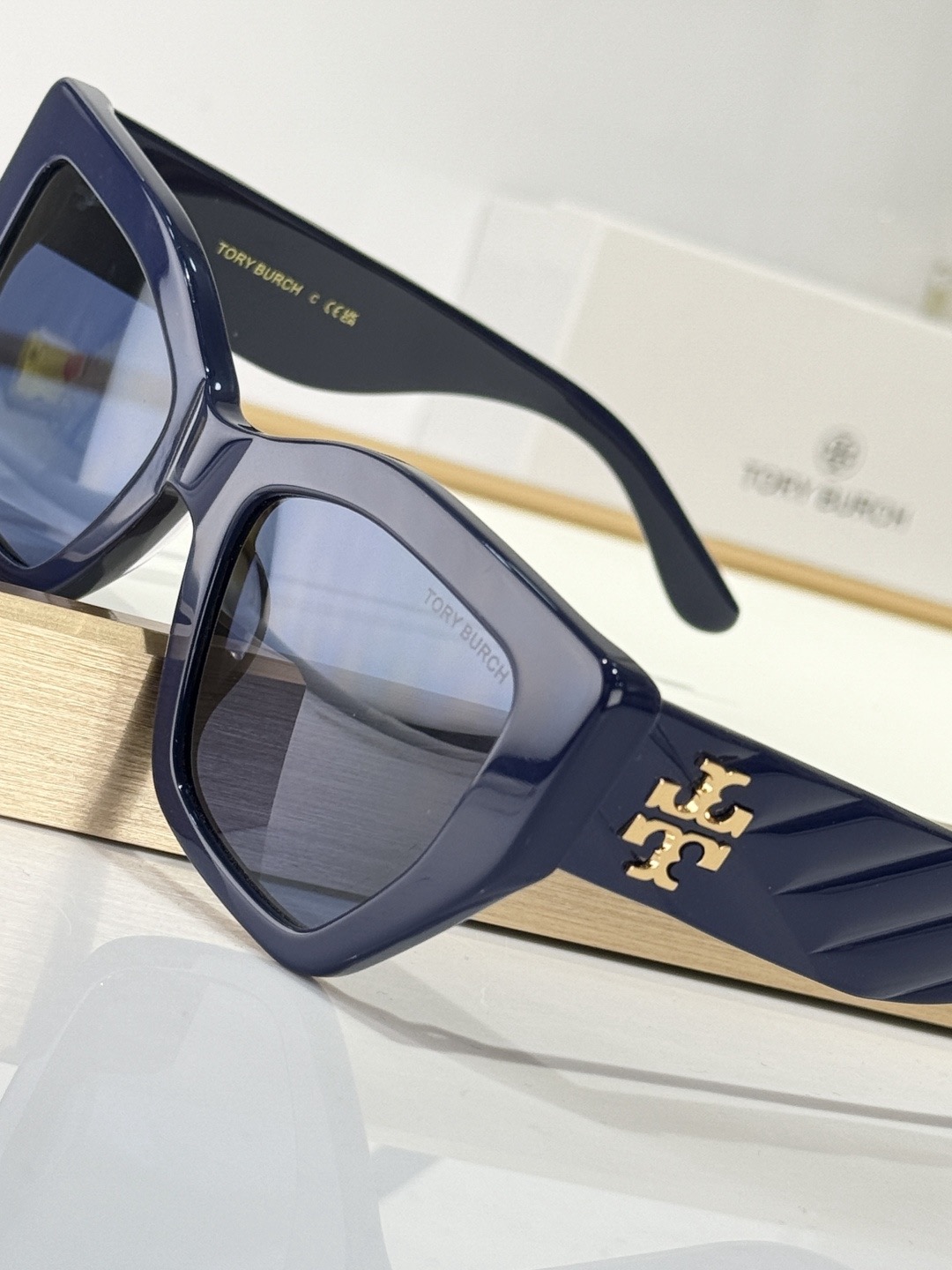 TORY BURCH 토리버치 로고 플레이트 스퀘어 선글라스 13