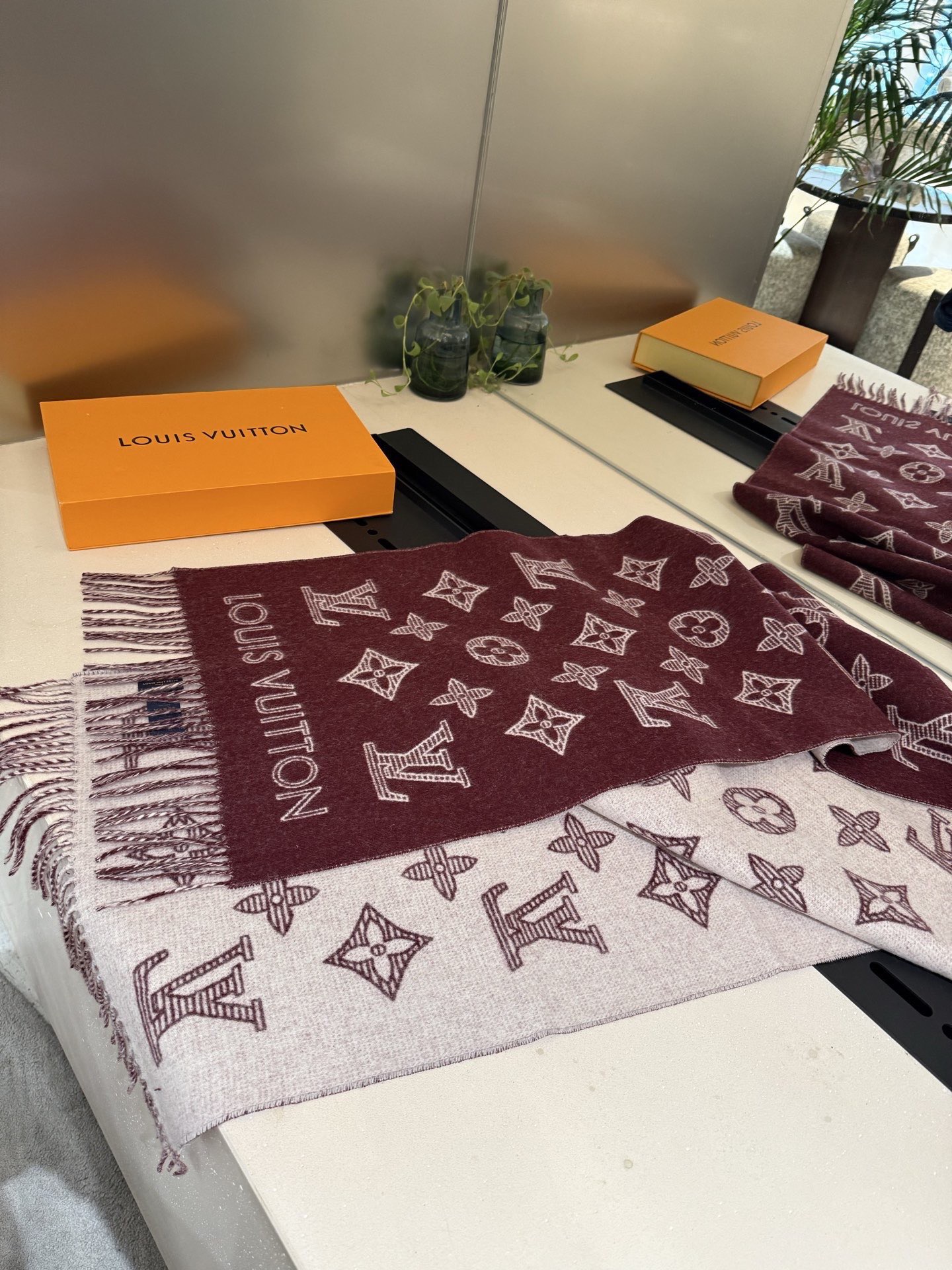 LOUIS VUITTON 루이비통 Essential Shine 머플러 7