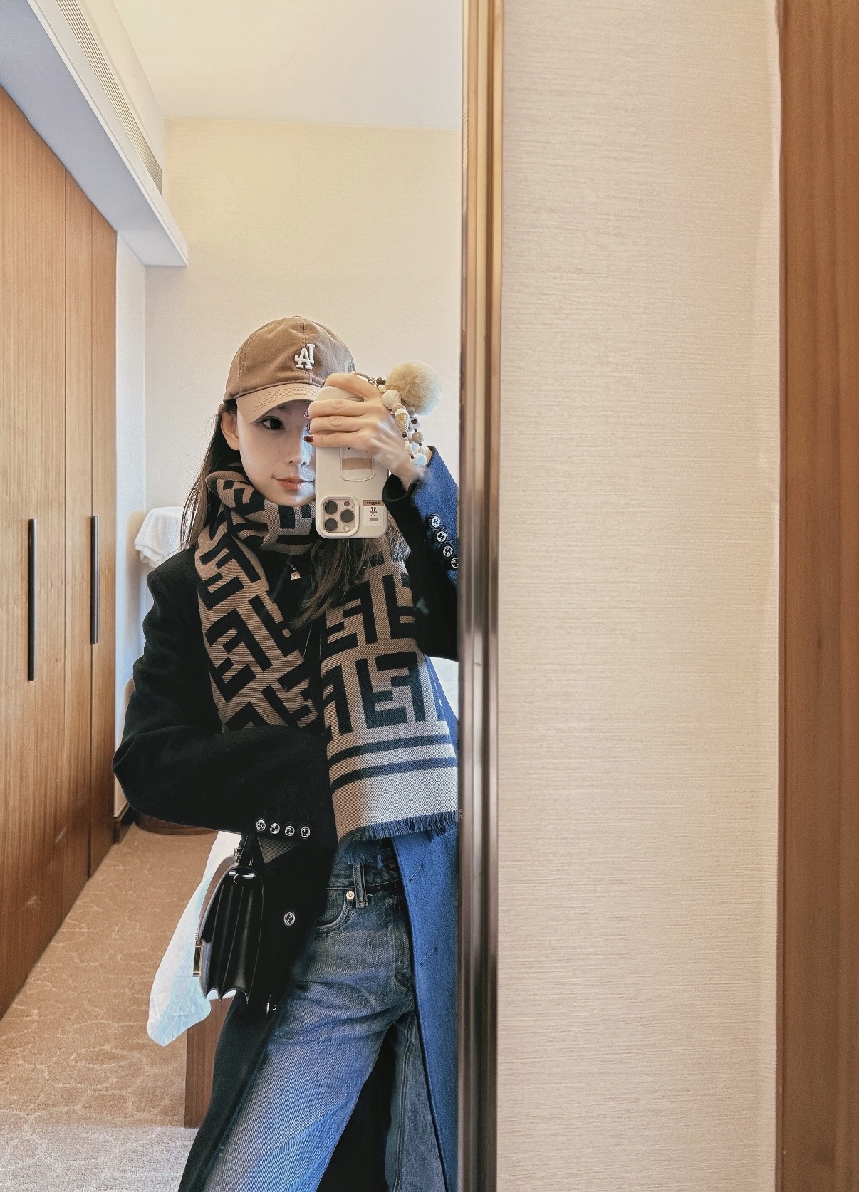 FENDI 펜디 FF 로고 스카프 2