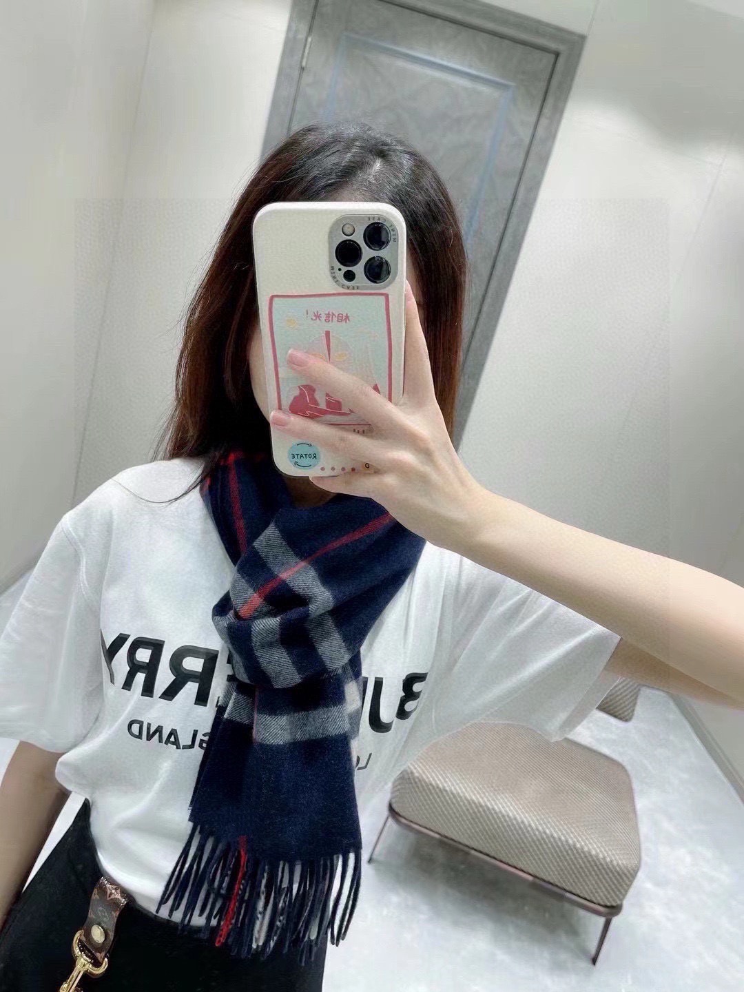 BURBERRY 버버리 클래식 체크 머플러 네이비 1