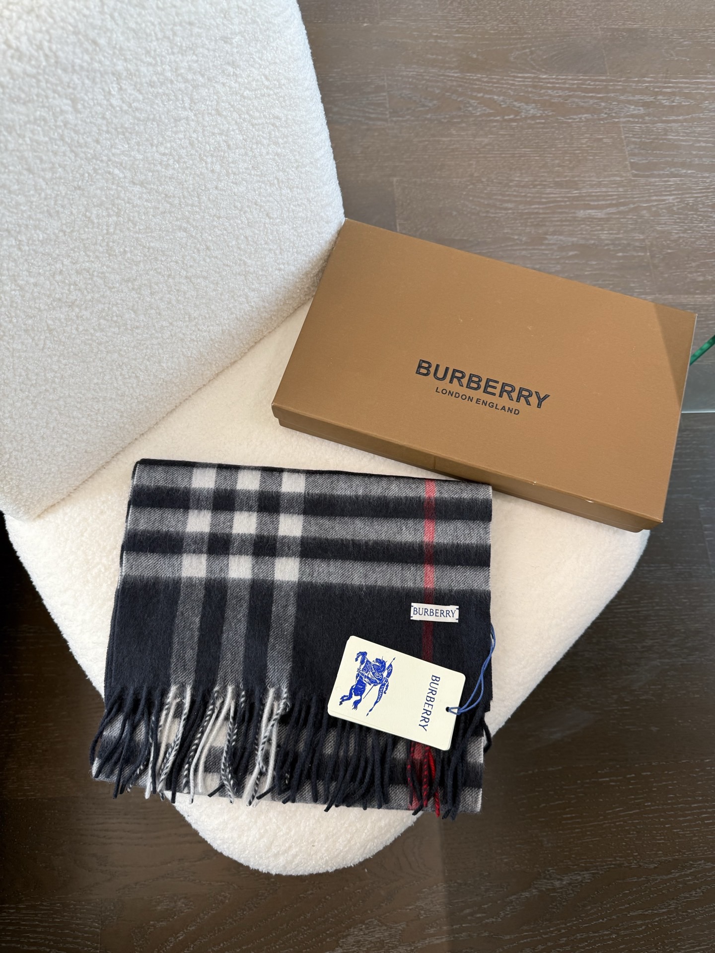 BURBERRY 버버리 클래식 체크 머플러 네이비 4