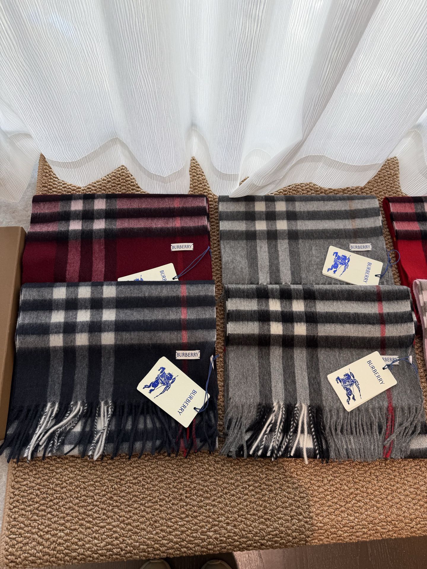 BURBERRY 버버리 클래식 체크 머플러 그레이 2