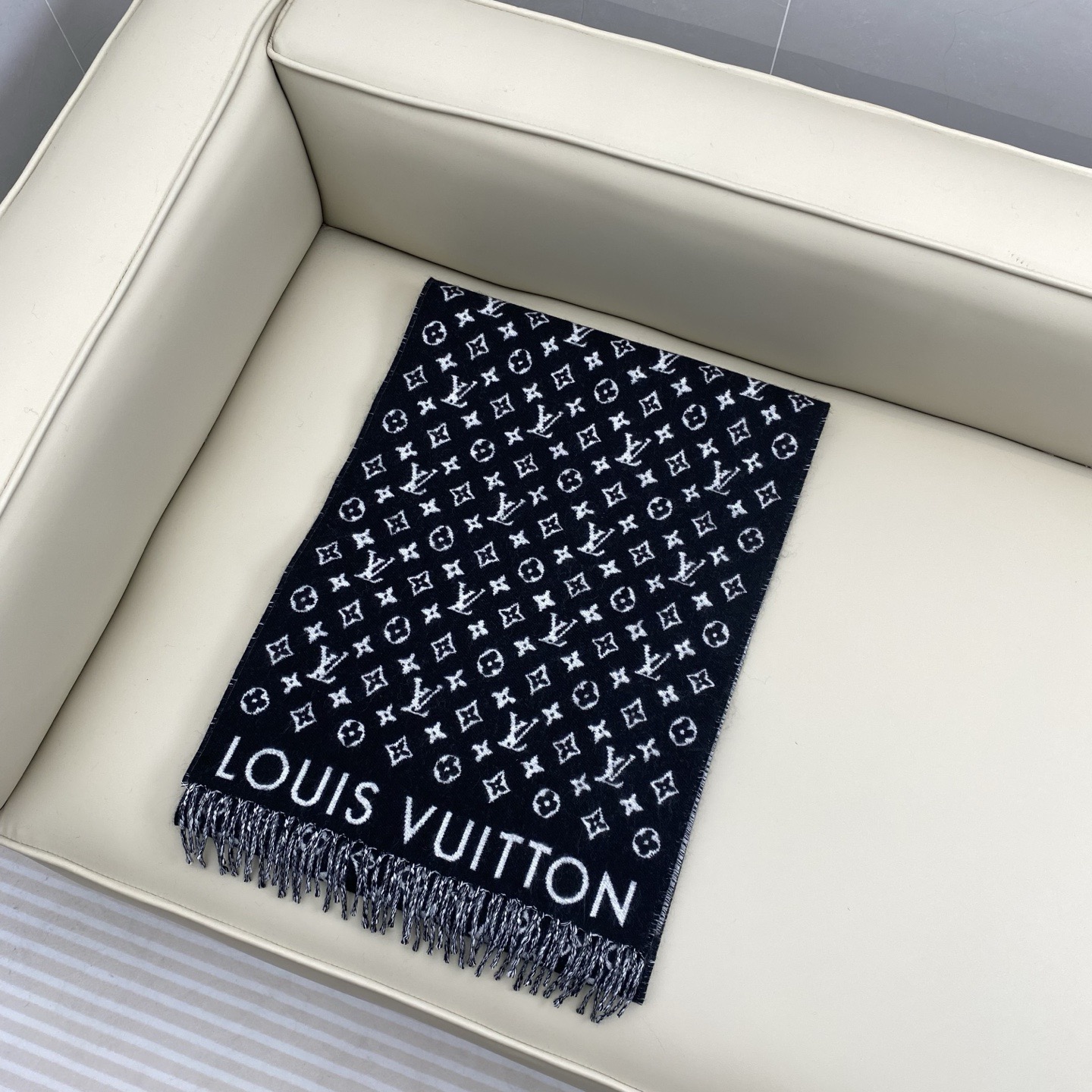 LOUIS VUITTON 루이비통 모노그램 네버풀 머플러 2