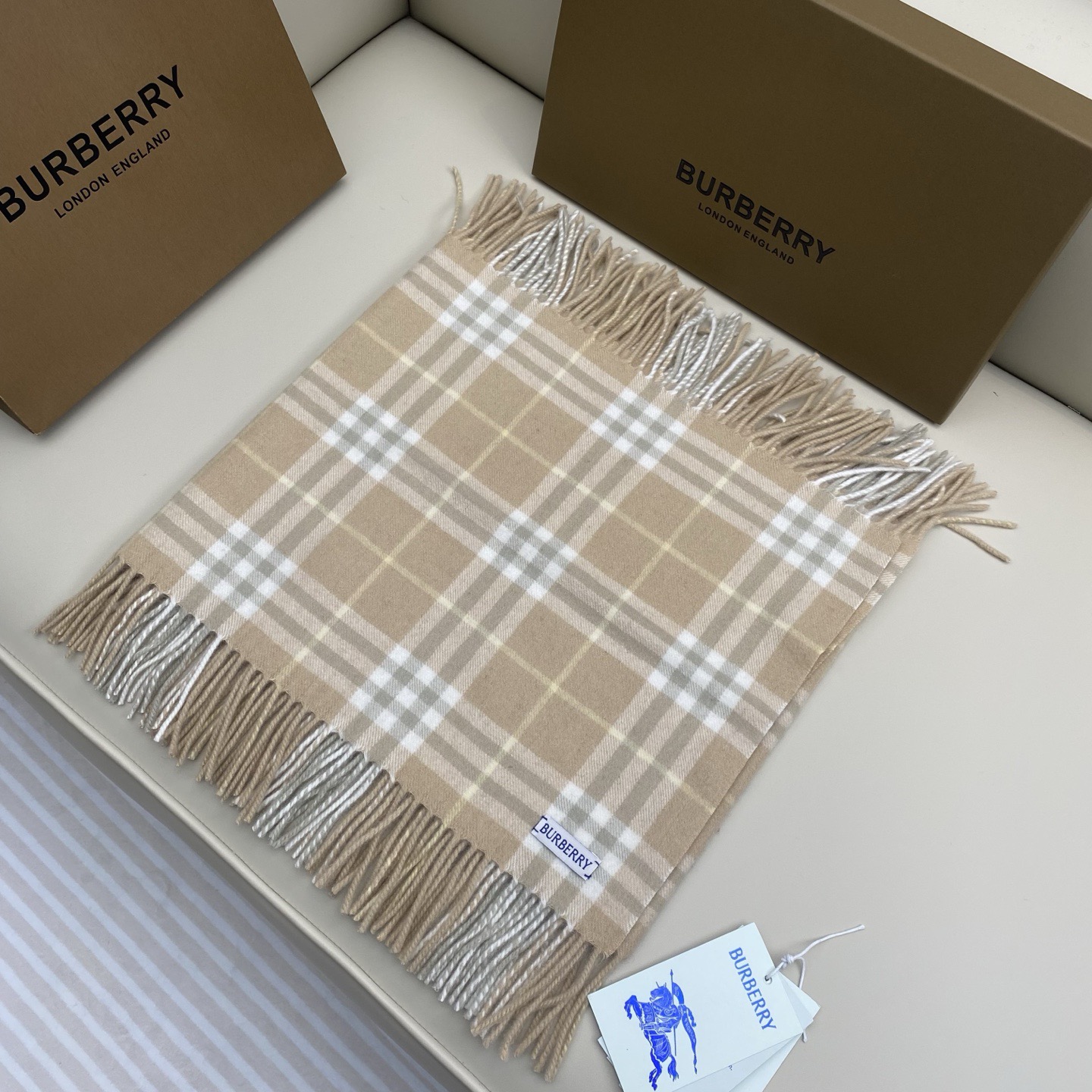 BURBERRY 버버리 체크 패턴 양모 머플러 1