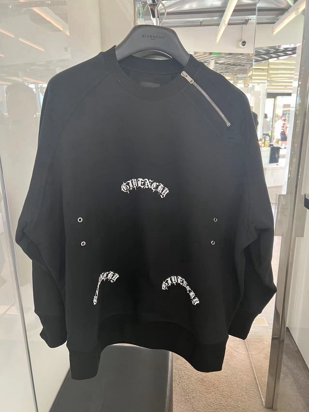 GIVENCHY 지방시 FW2023 로고 자수 스웨트셔츠 2