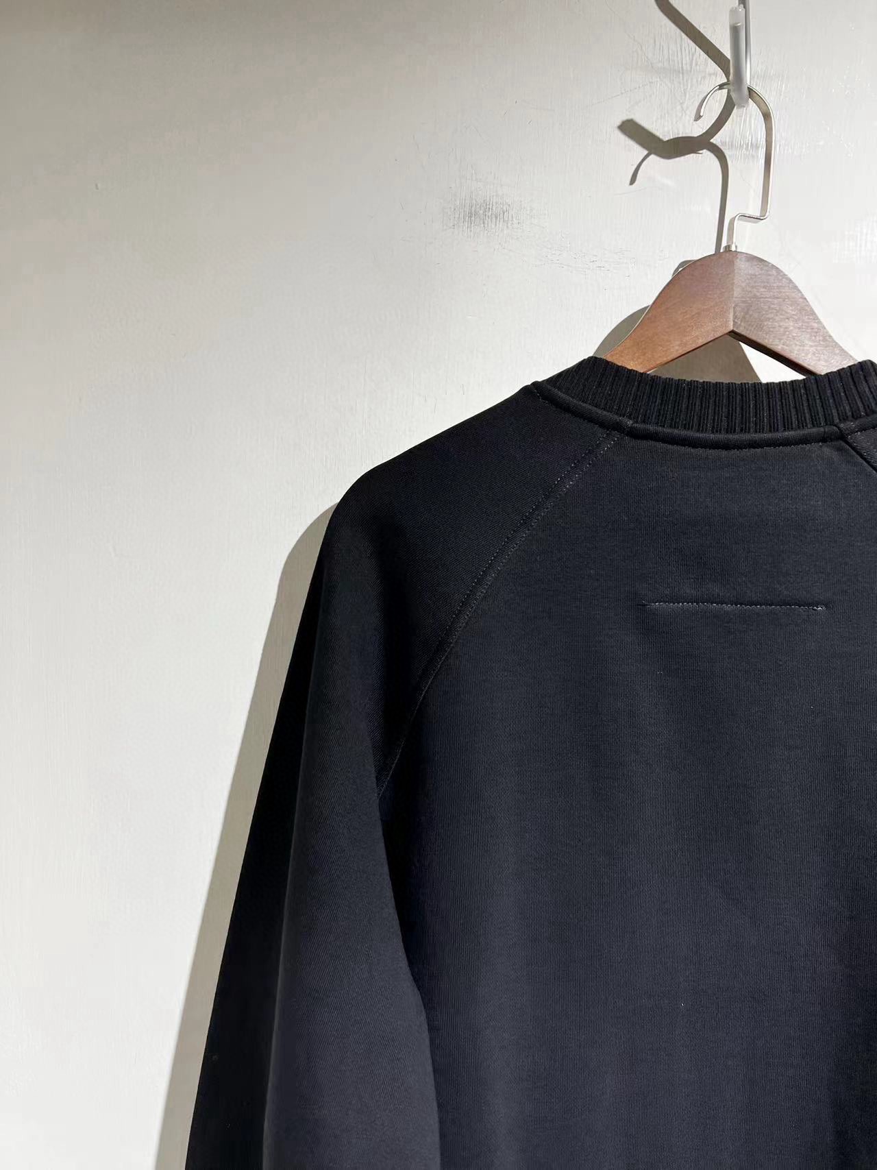 GIVENCHY 지방시 FW2023 로고 자수 스웨트셔츠 5