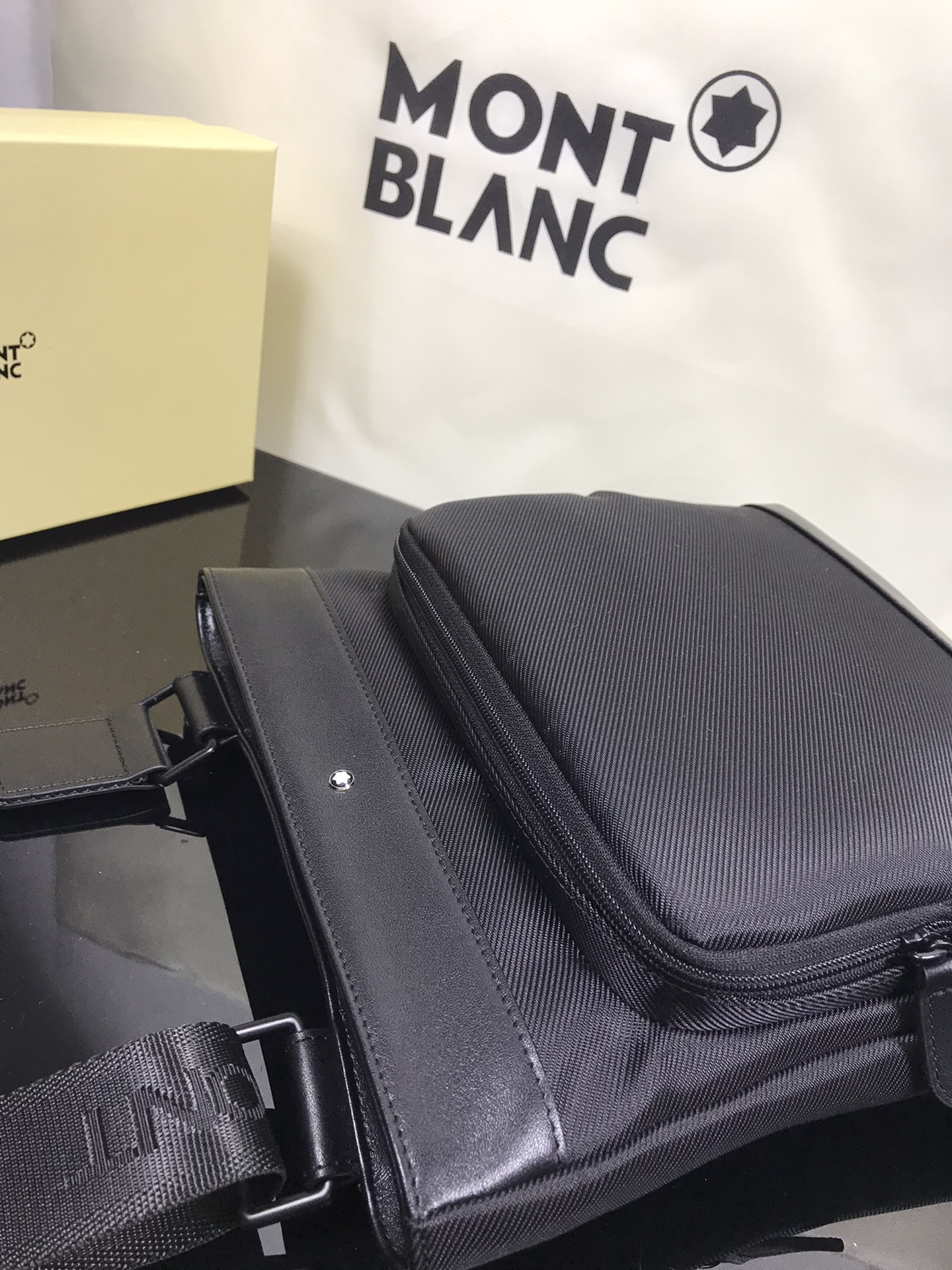 MontBlanc 몽블랑 크로스백 MB118254 25cm 8