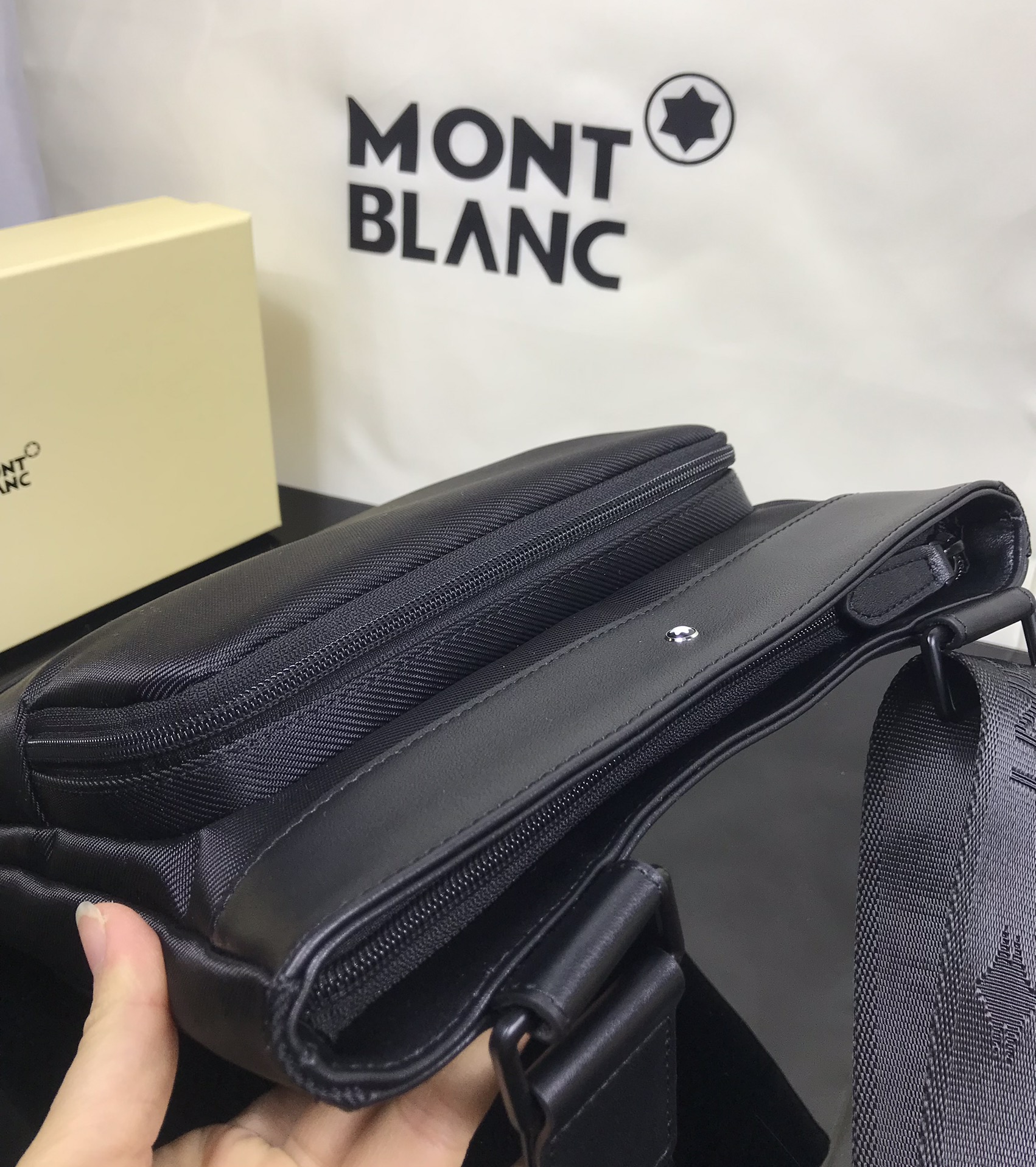 MontBlanc 몽블랑 크로스백 MB118254 25cm 9