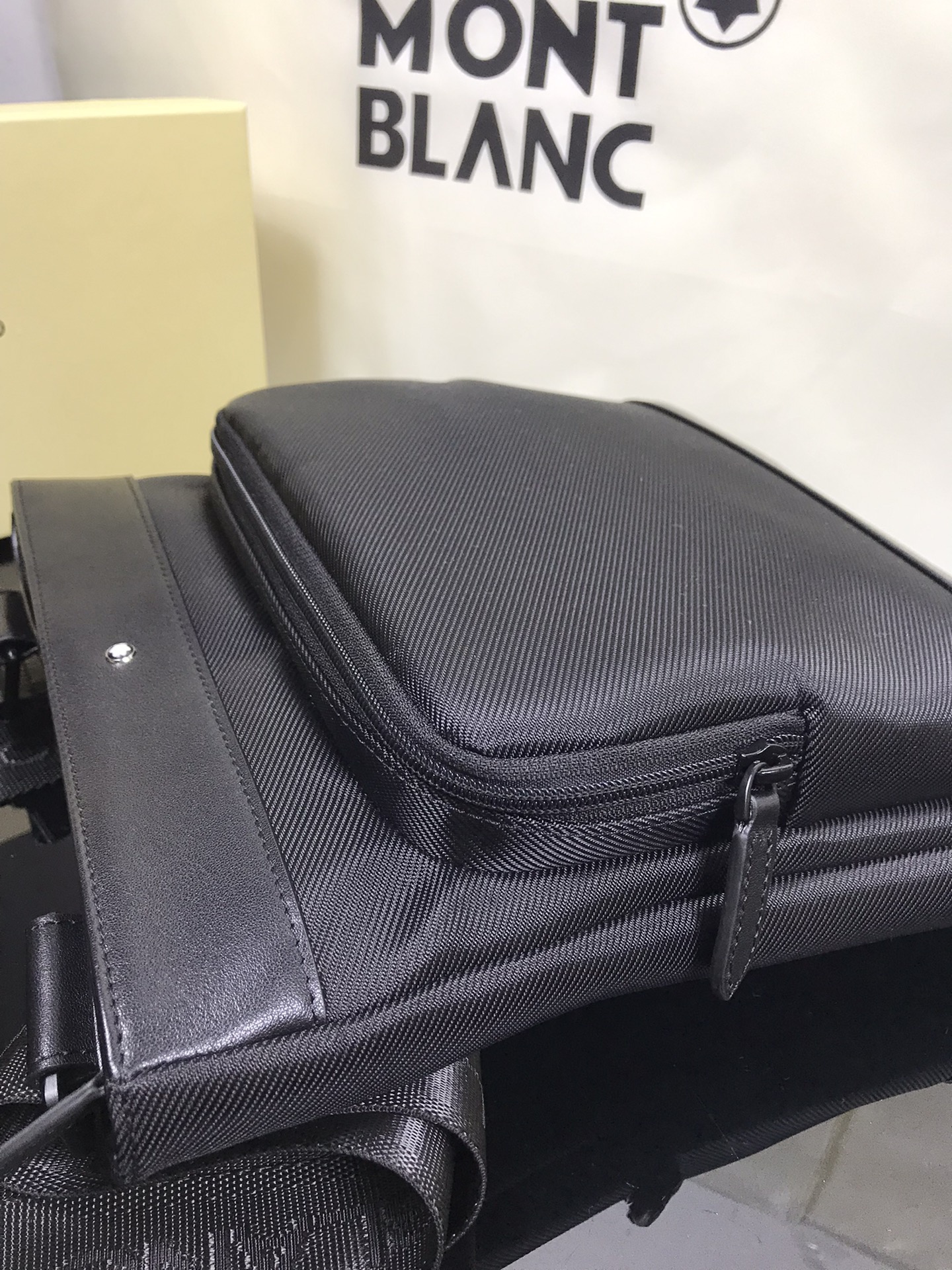 MontBlanc 몽블랑 크로스백 MB118254 25cm 10