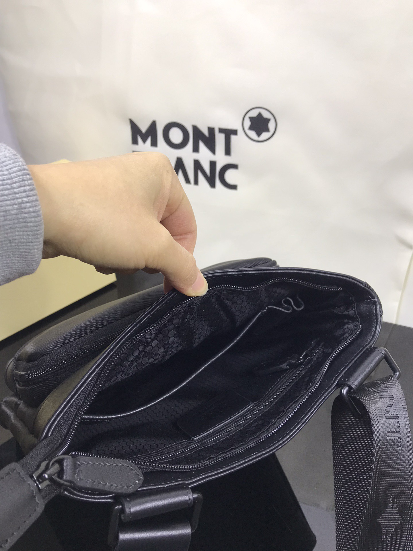 MontBlanc 몽블랑 크로스백 MB118254 25cm 12