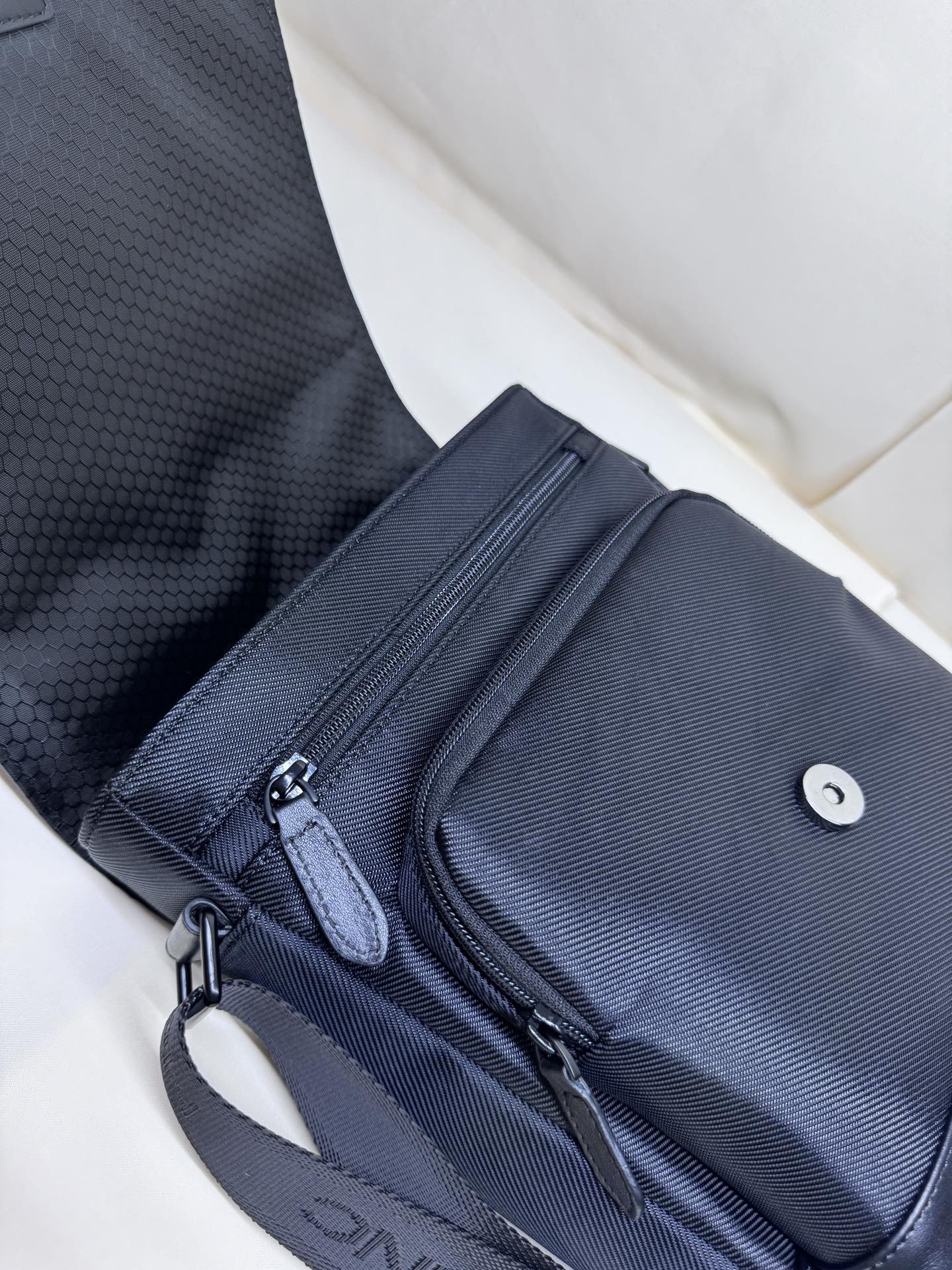 Montblanc 몽블랑 크로스백 MB118252 22cm 11