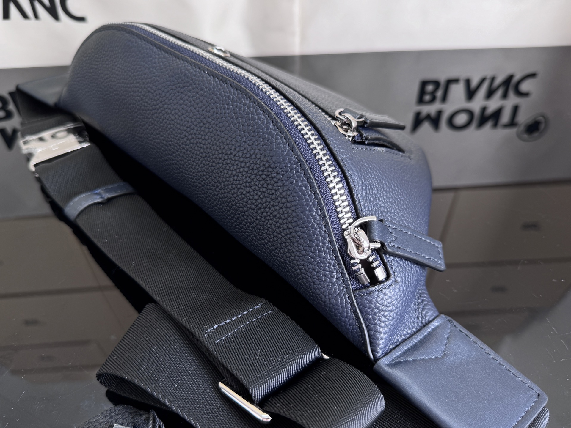 MontBlanc 몽블랑 웨이스트백 30cm 8