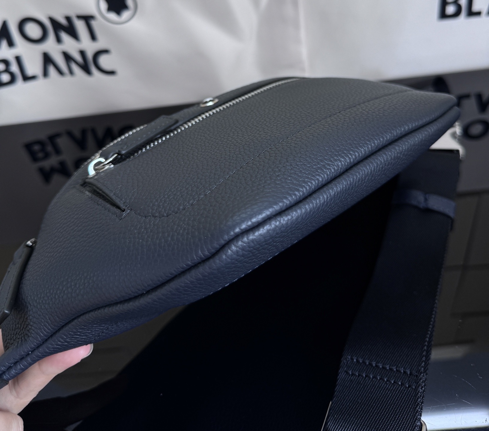 MontBlanc 몽블랑 웨이스트백 30cm 10