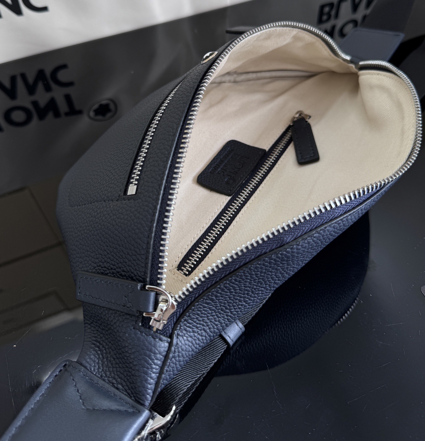 MontBlanc 몽블랑 웨이스트백 30cm 12