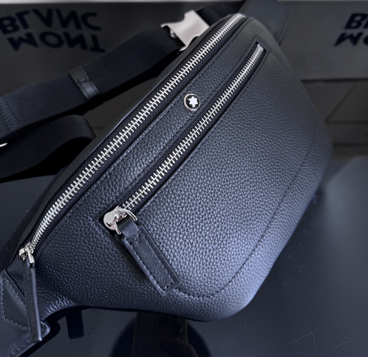 MontBlanc 몽블랑 웨이스트백 30cm 22