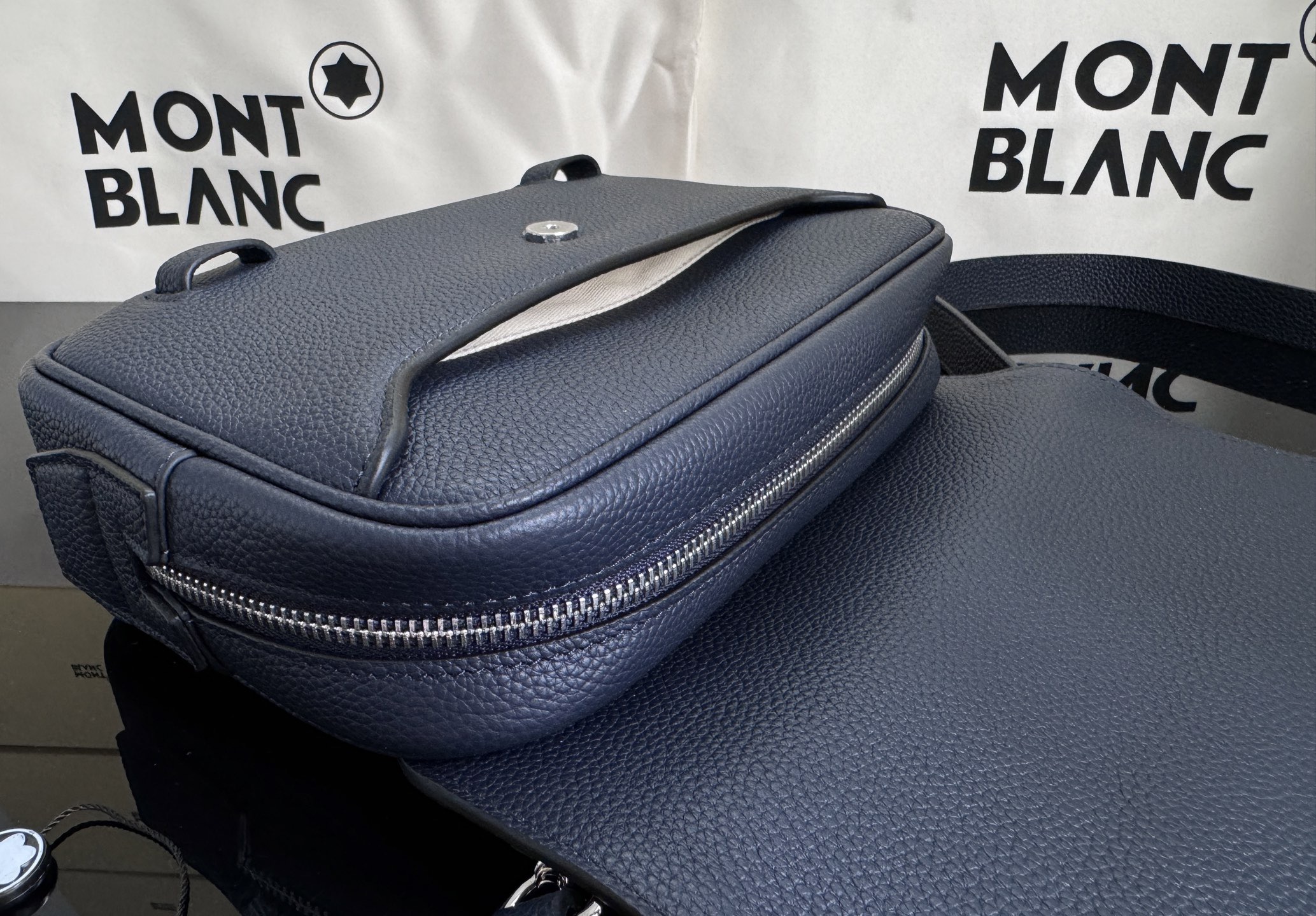Montblanc 몽블랑 크로스바디백 24cm 6