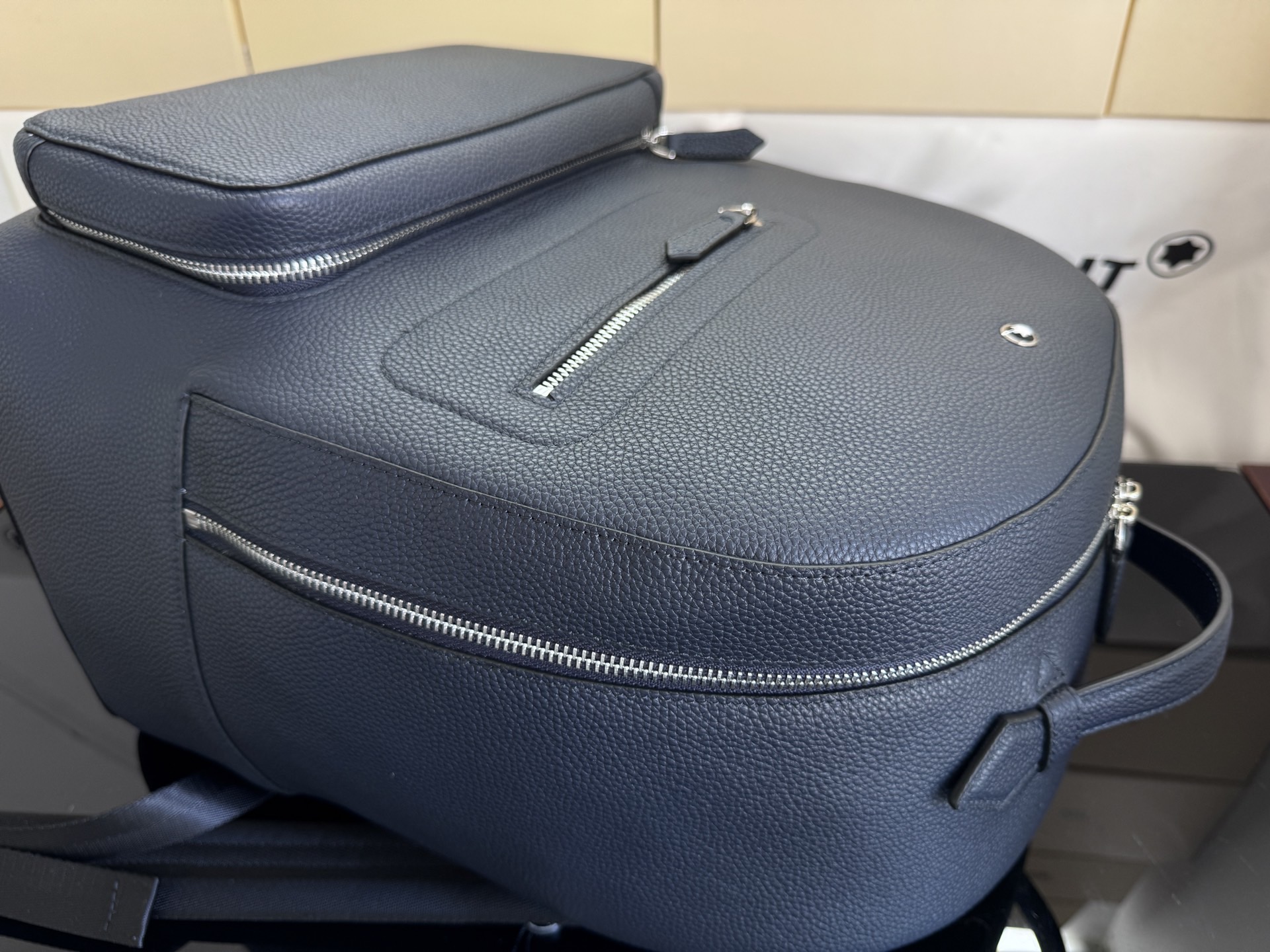 MONTBLANC 몽블랑 소프트 그레인 백팩 42cm 5