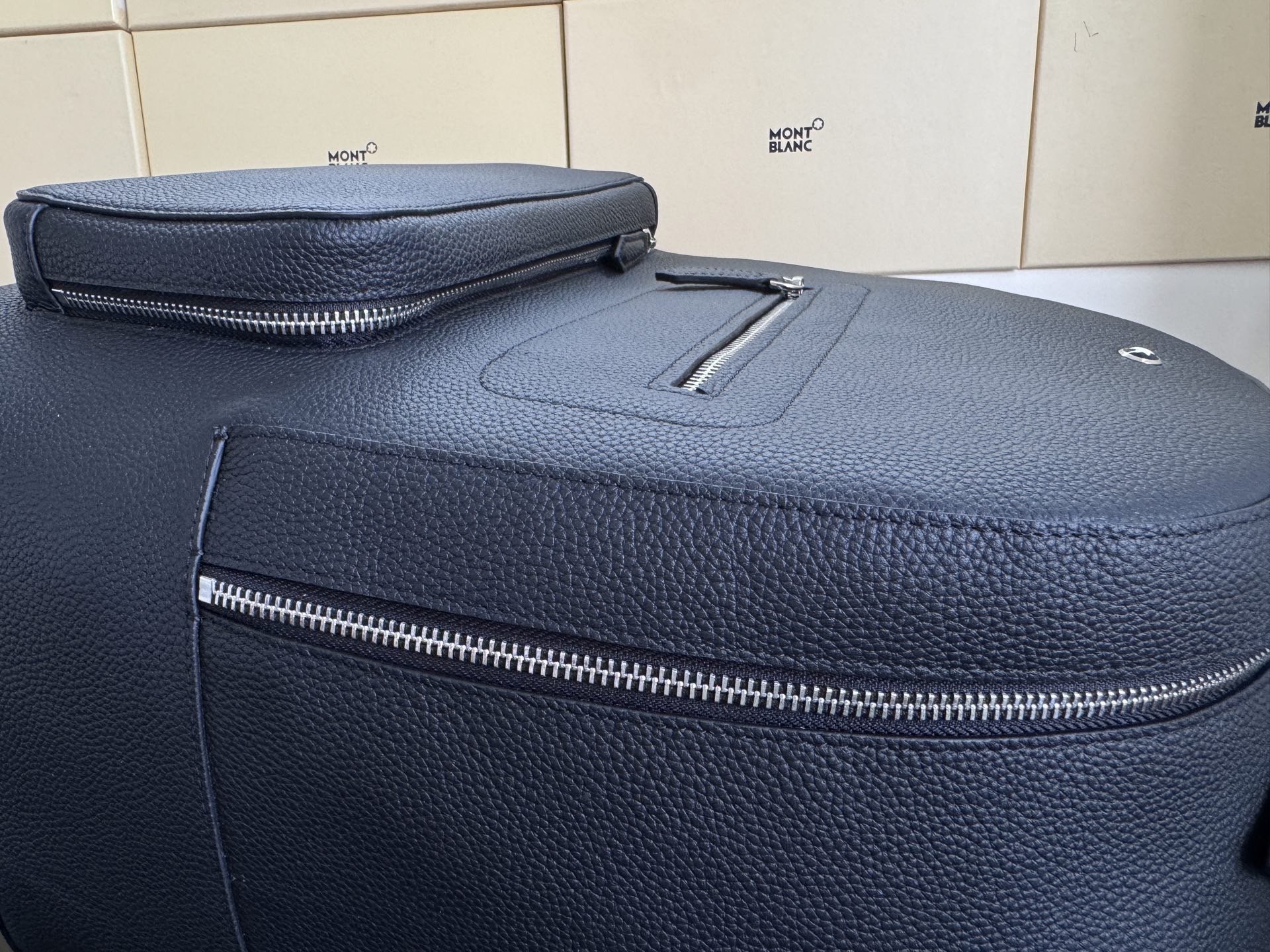 MONTBLANC 몽블랑 소프트 그레인 백팩 42cm 19