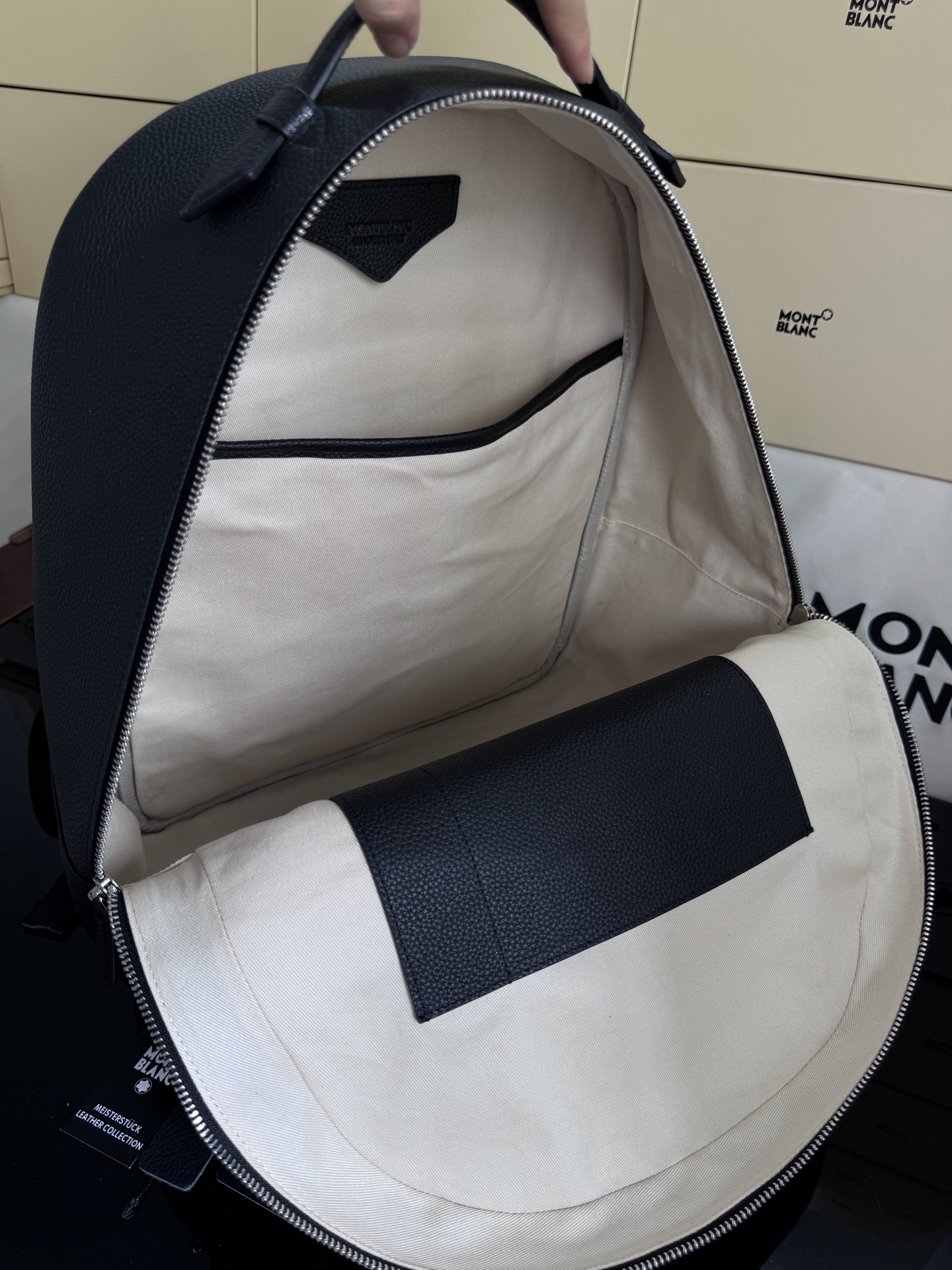 MONTBLANC 몽블랑 소프트 그레인 백팩 42cm 22