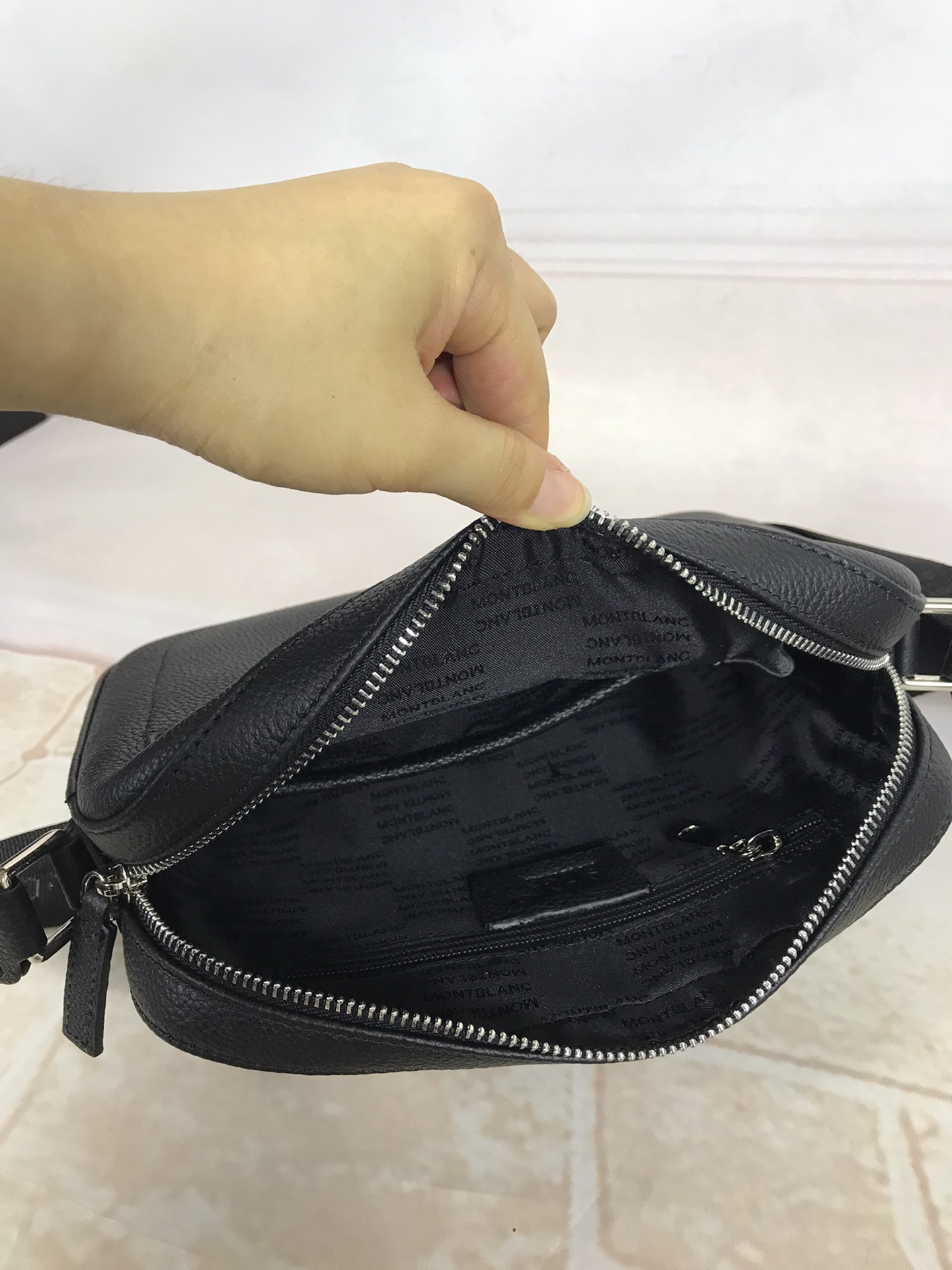 Montblanc 몽블랑 소프트 그레인 메신저백 25cm 9