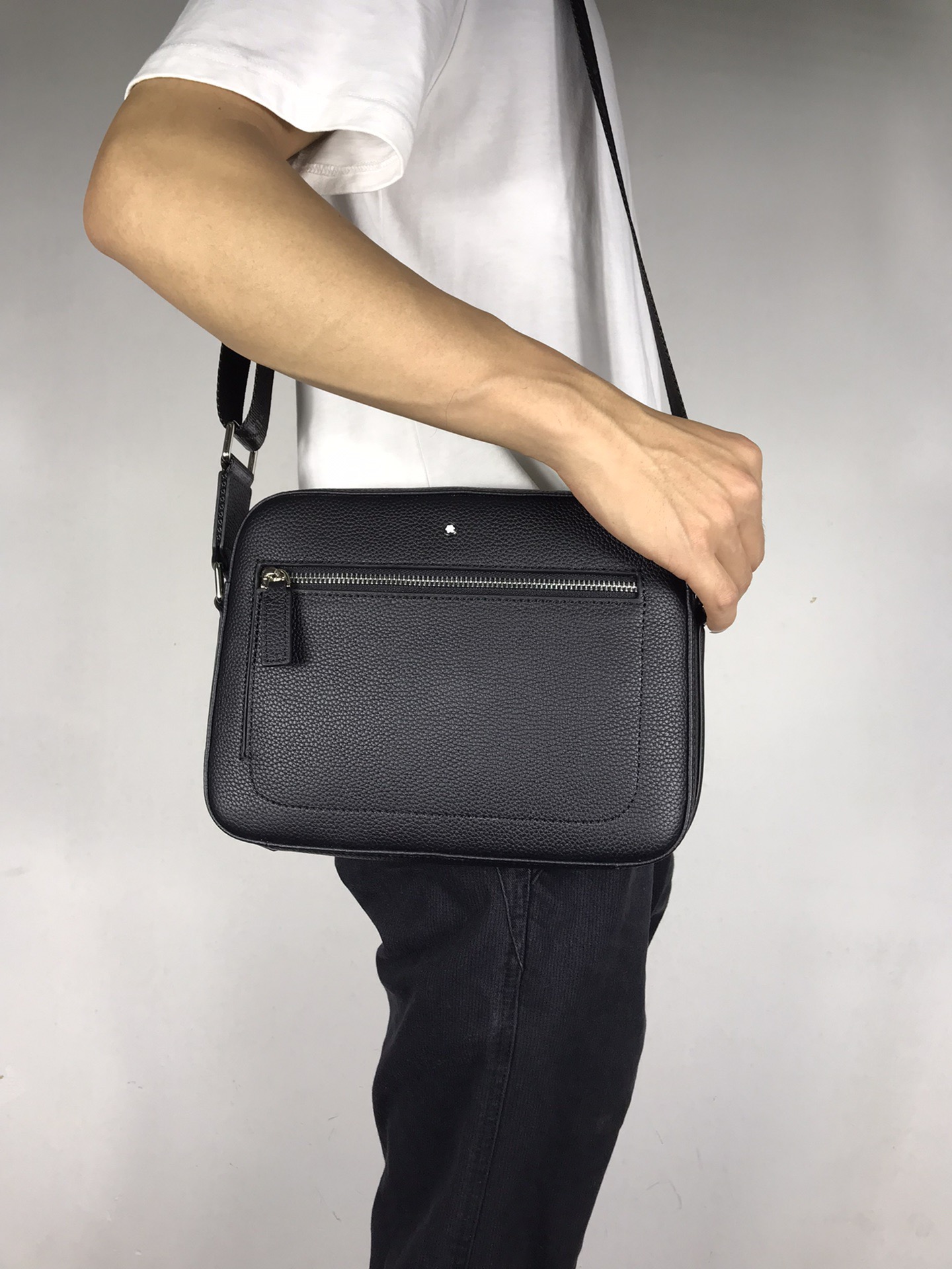 Montblanc 몽블랑 소프트 그레인 메신저백 25cm 11