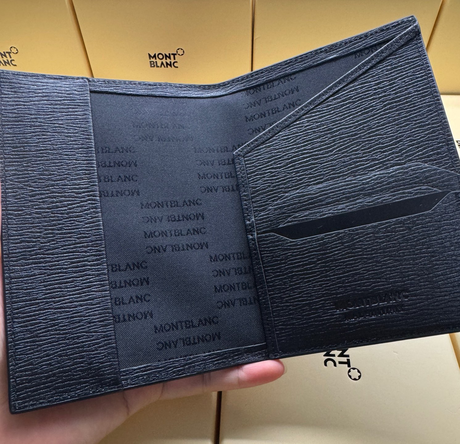 MontBlanc 몽블랑 물결무늬 소가죽 여권지갑 4