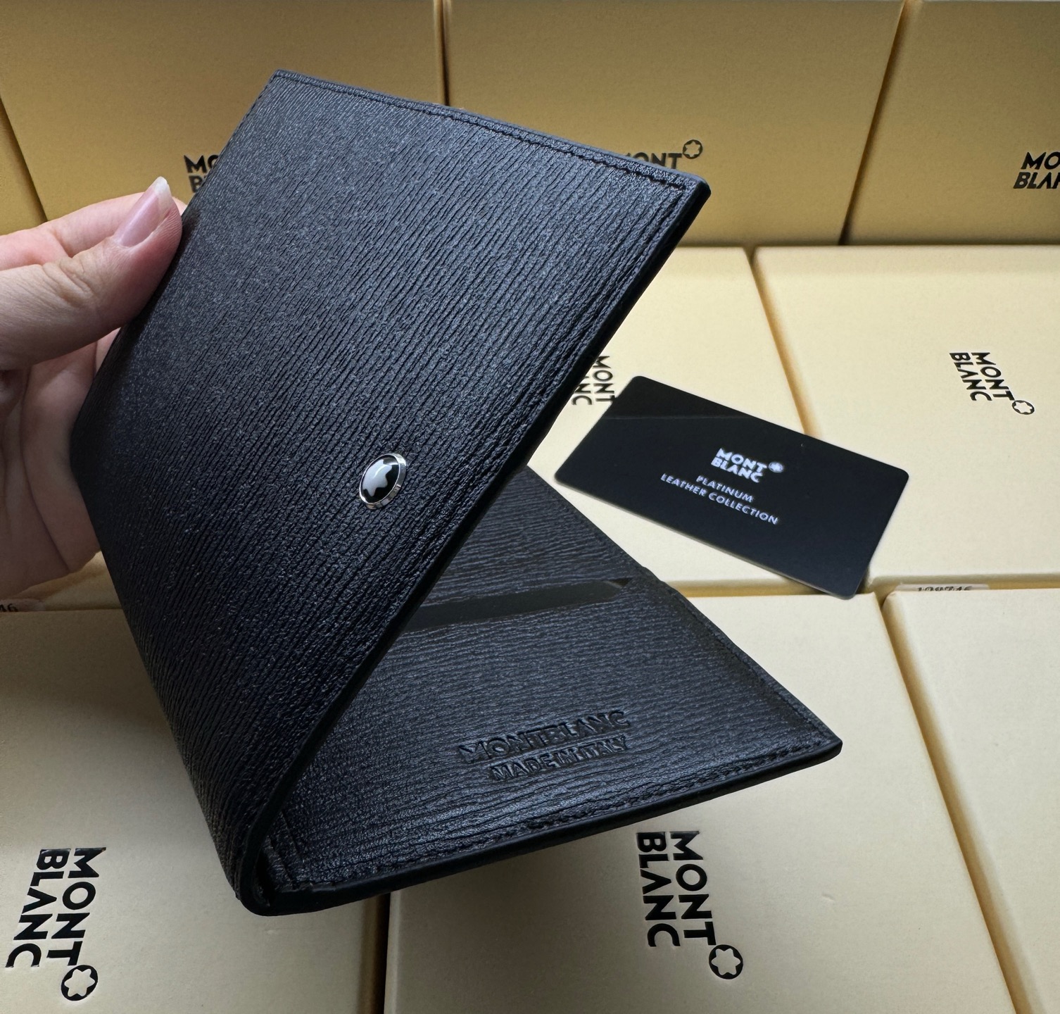 MontBlanc 몽블랑 물결무늬 소가죽 여권지갑 7