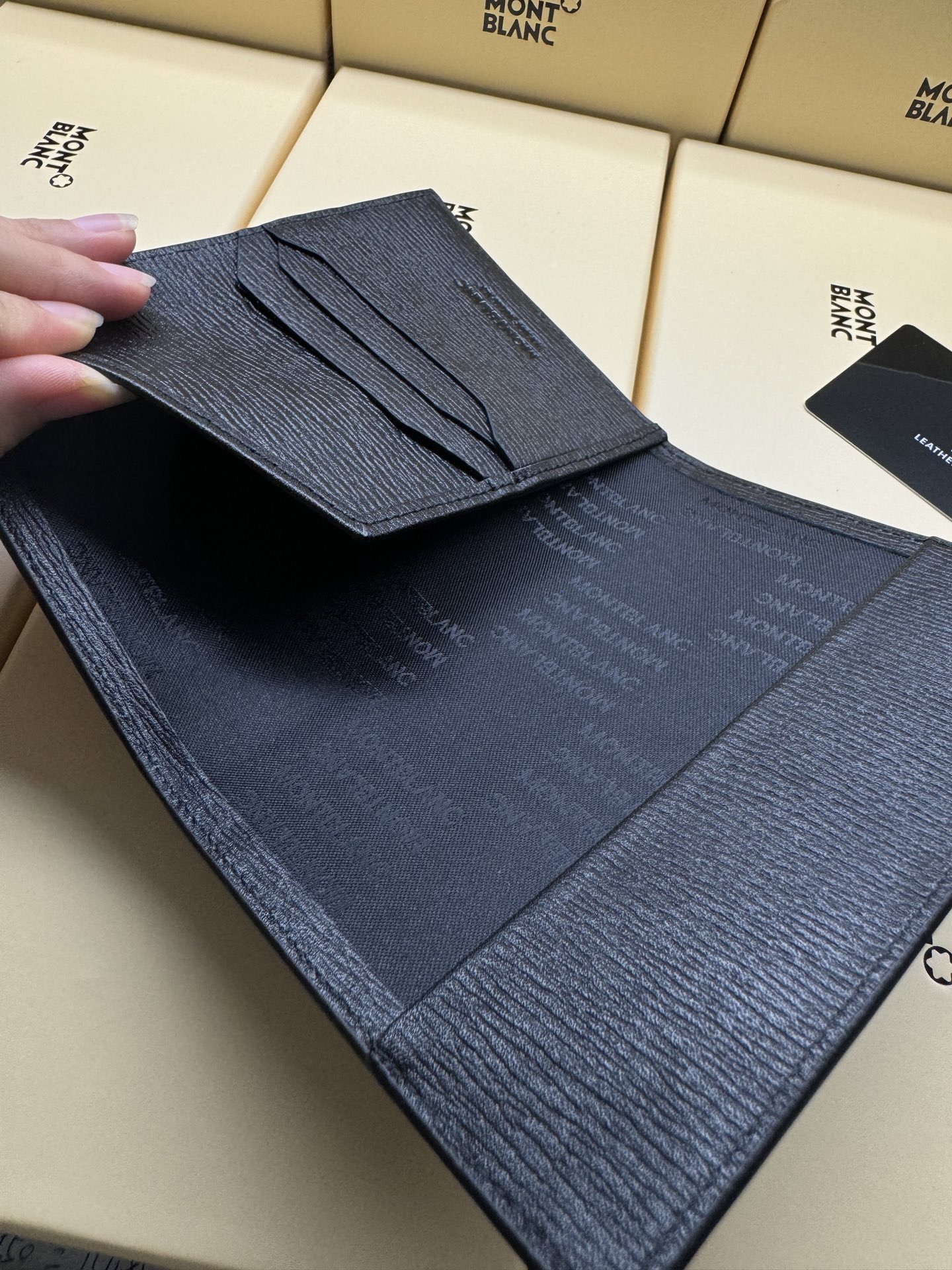 MontBlanc 몽블랑 물결무늬 소가죽 여권지갑 9