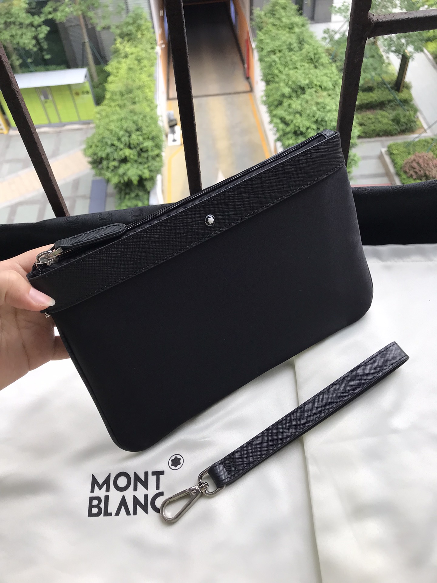 MontBlanc 몽블랑 블랙 클러치백 25cm 3