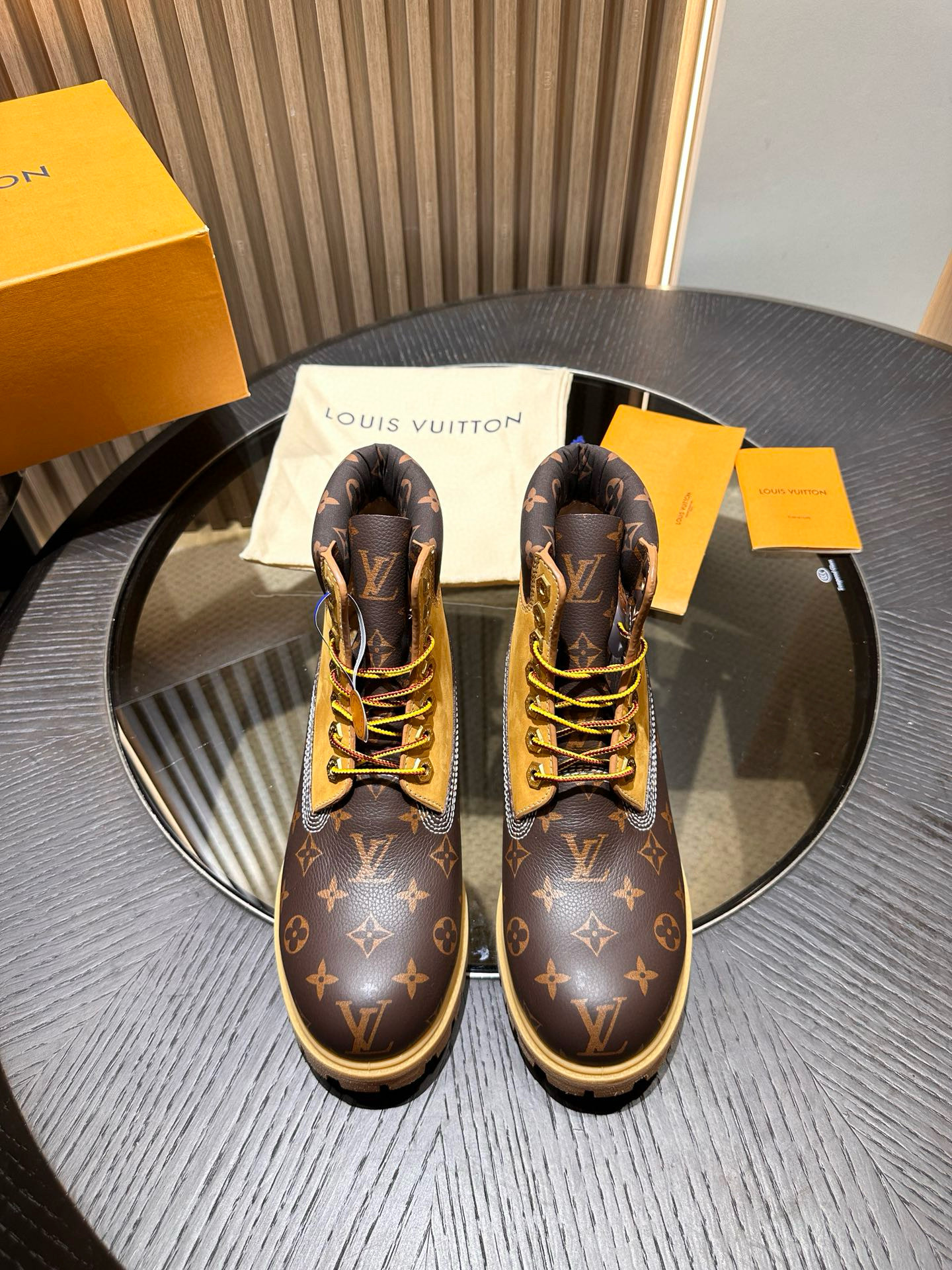 Louis Vuitton 루이비통 Ranger 모노그램 부츠 1