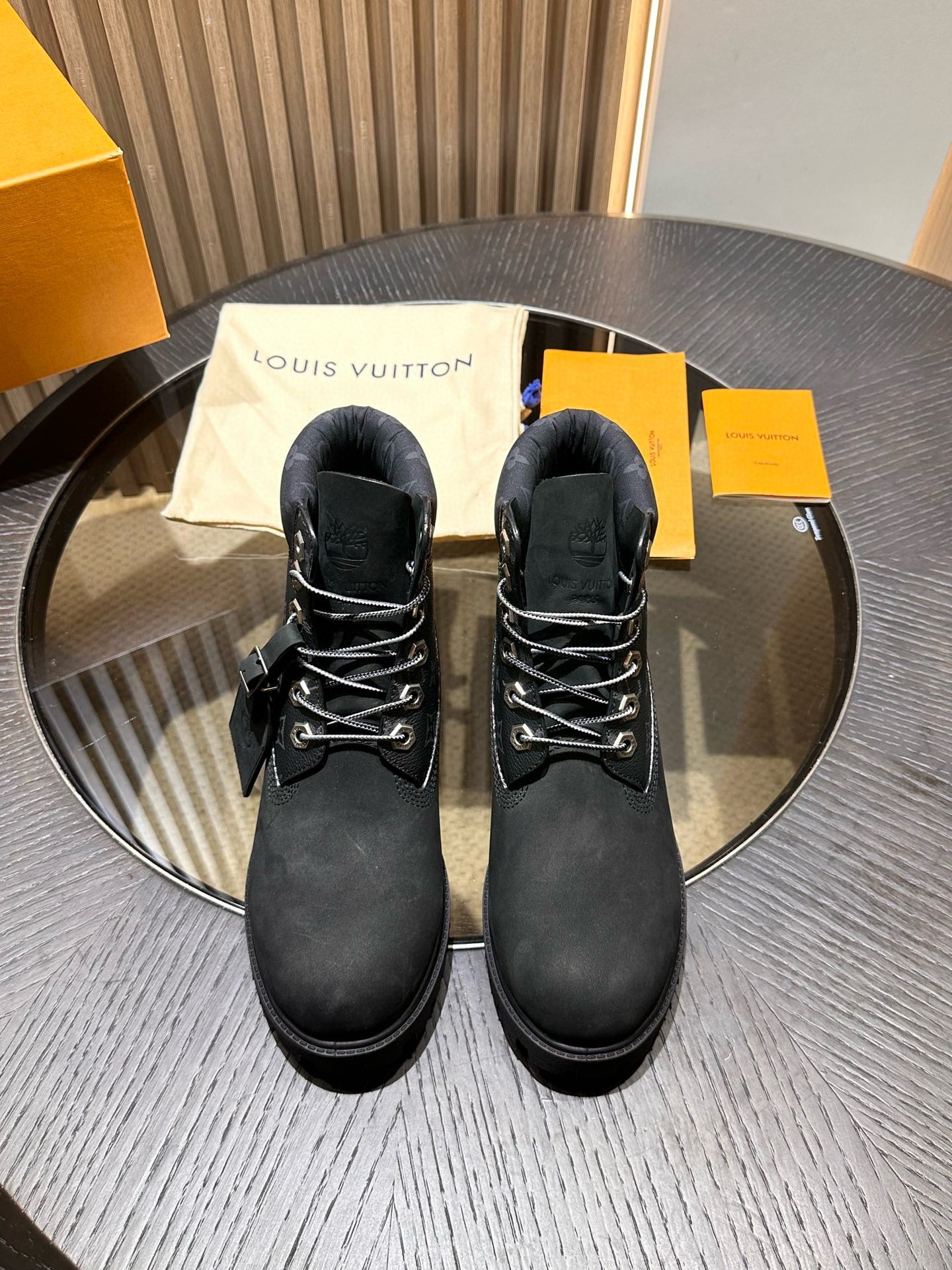 Louis Vuitton 루이비통 Ranger 모노그램 부츠 1