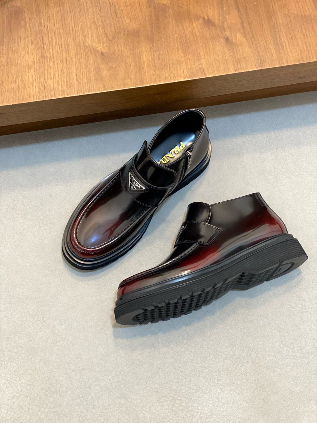 Prada 프라다 남성 유광 가죽 플랫폼 로퍼 5