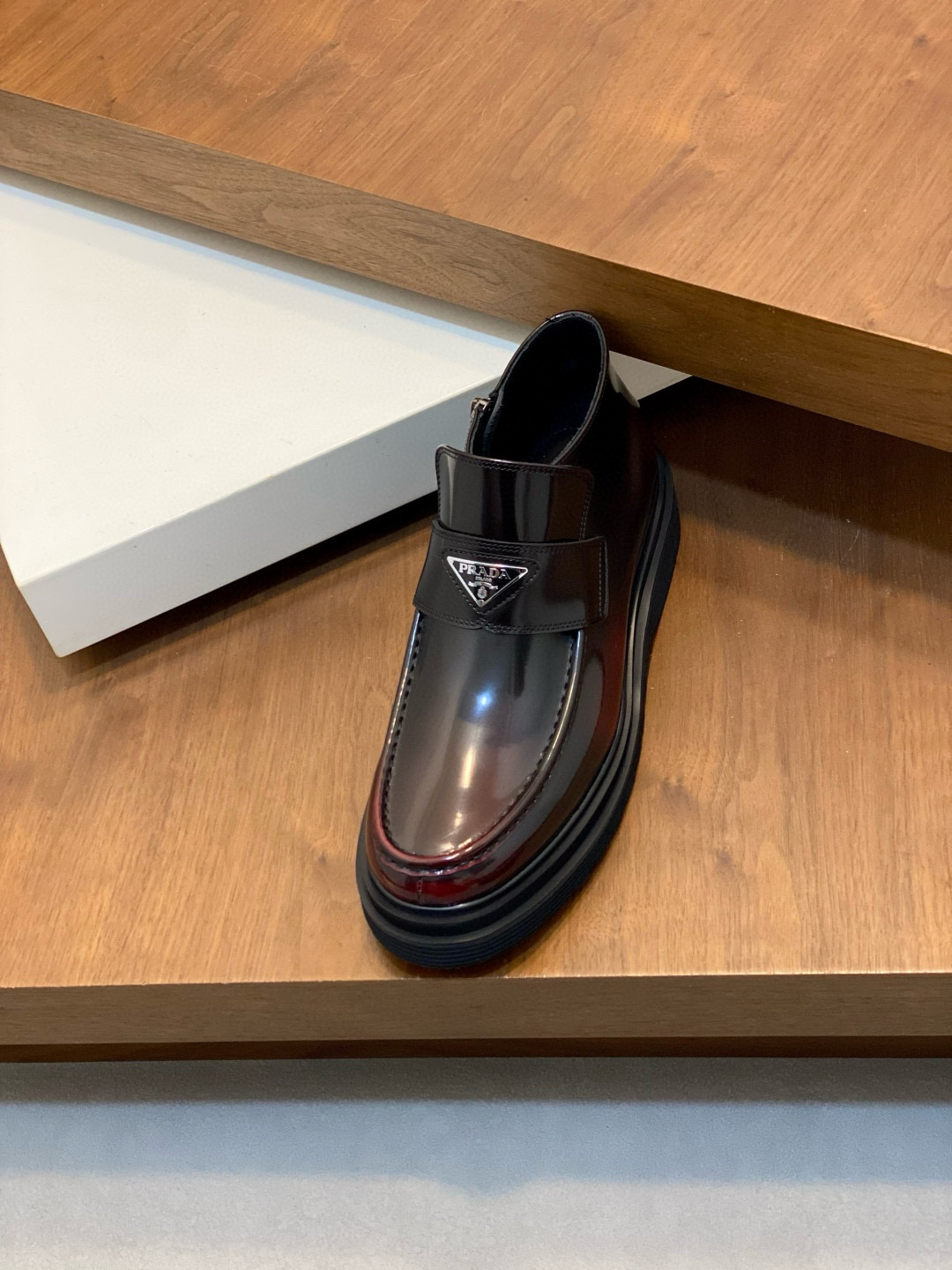 Prada 프라다 남성 유광 가죽 플랫폼 로퍼 6