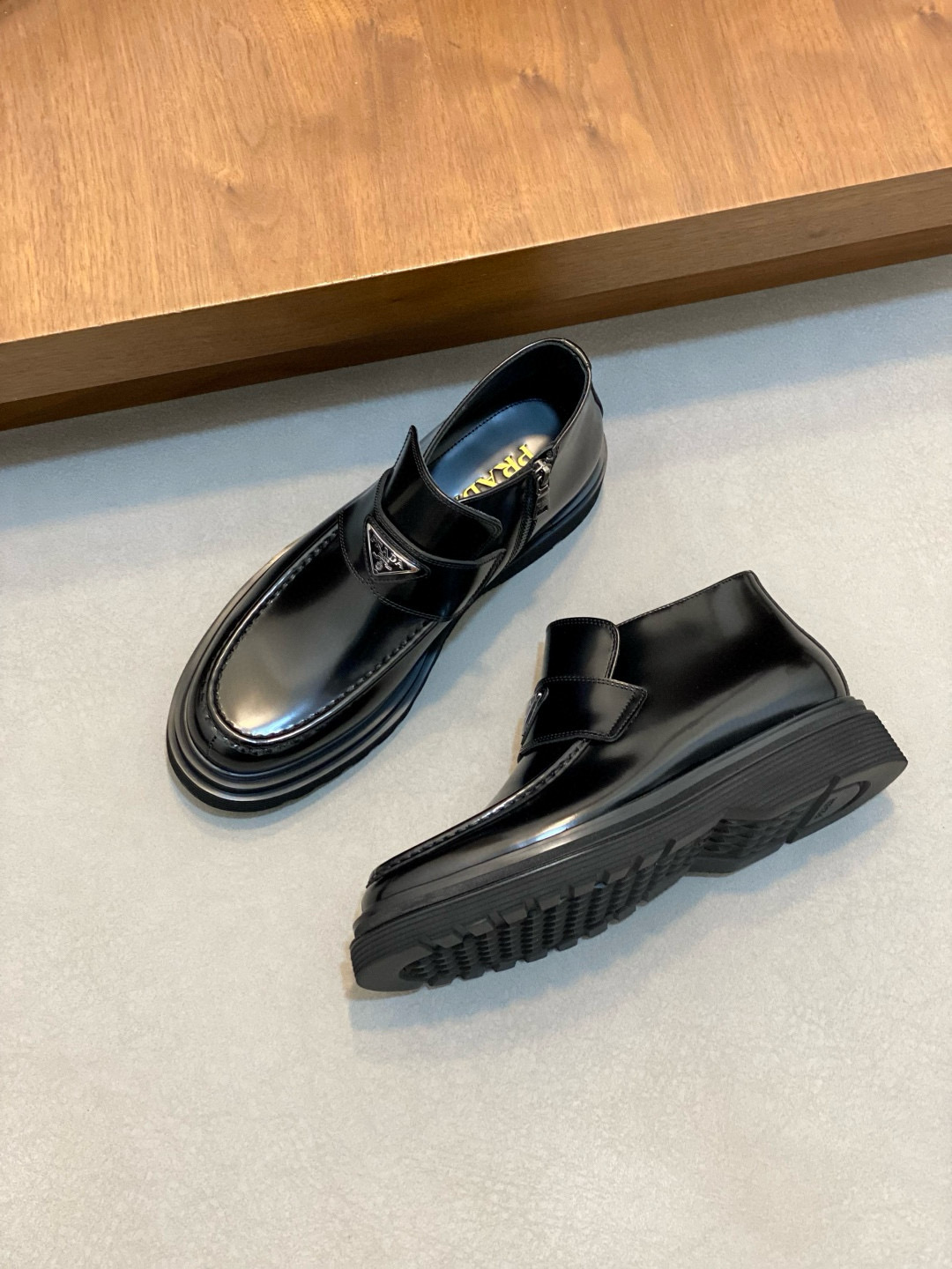 Prada 프라다 남성 유광 가죽 플랫폼 로퍼 5