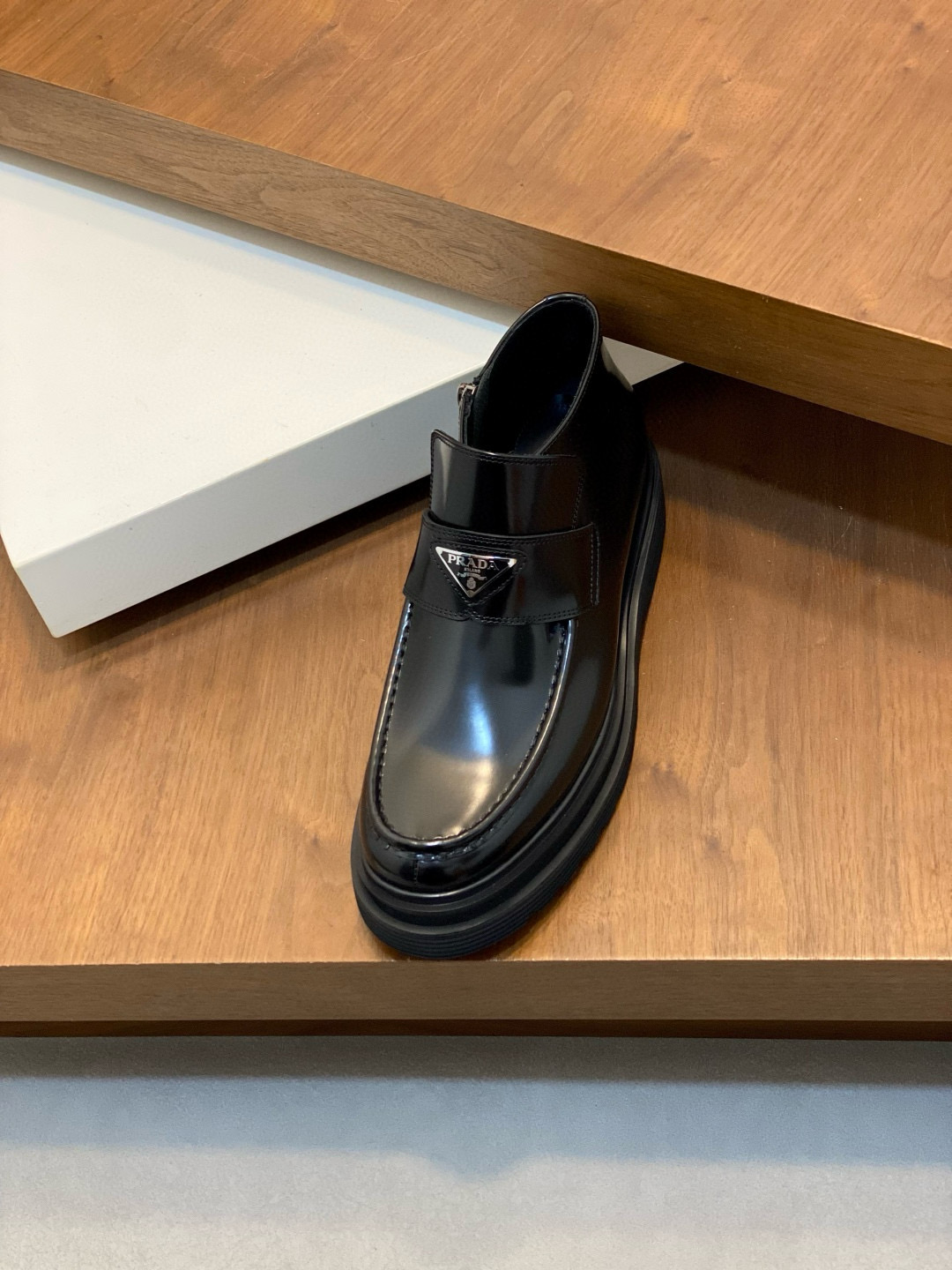Prada 프라다 남성 유광 가죽 플랫폼 로퍼 6