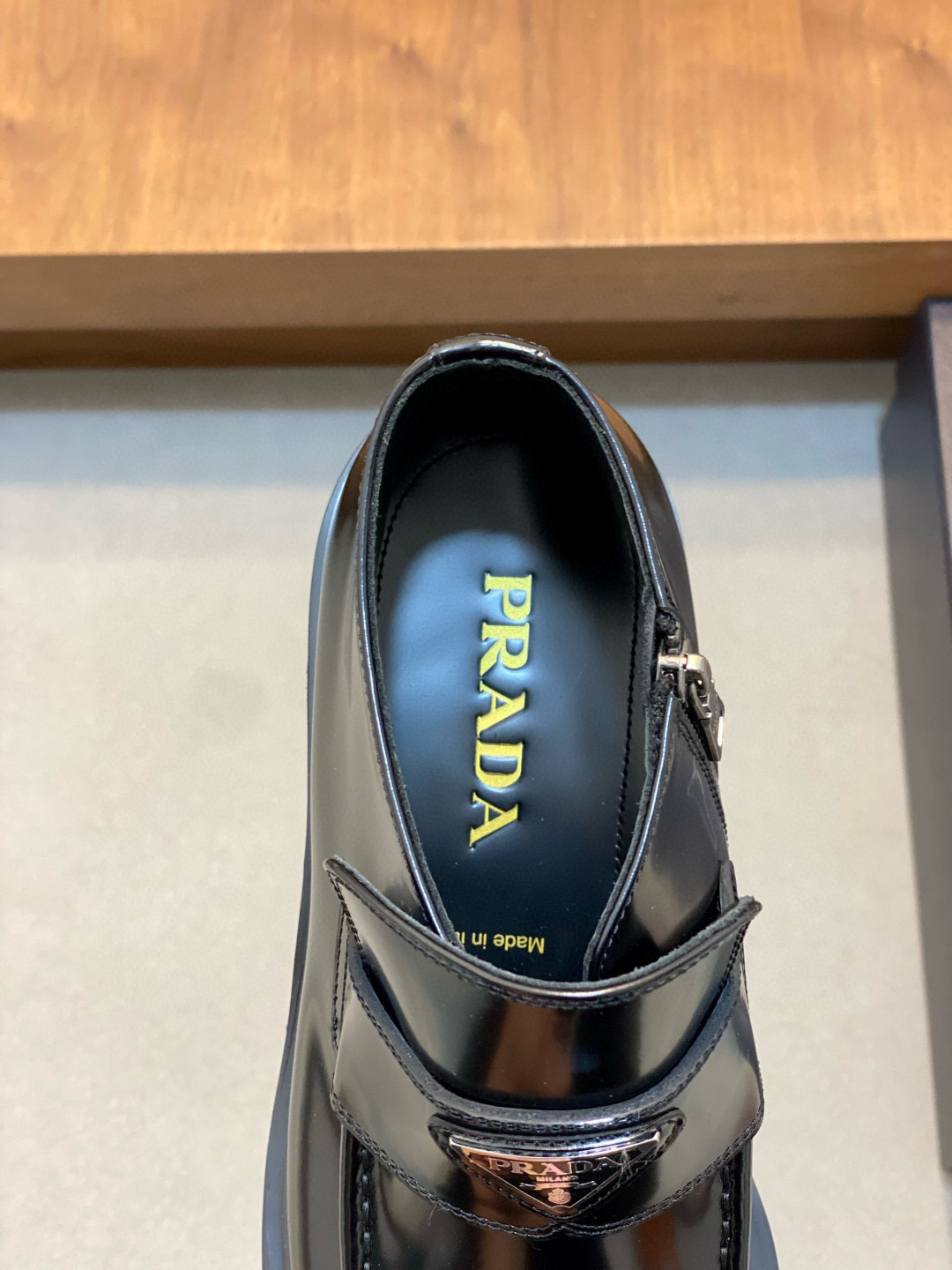 Prada 프라다 남성 유광 가죽 플랫폼 로퍼 7