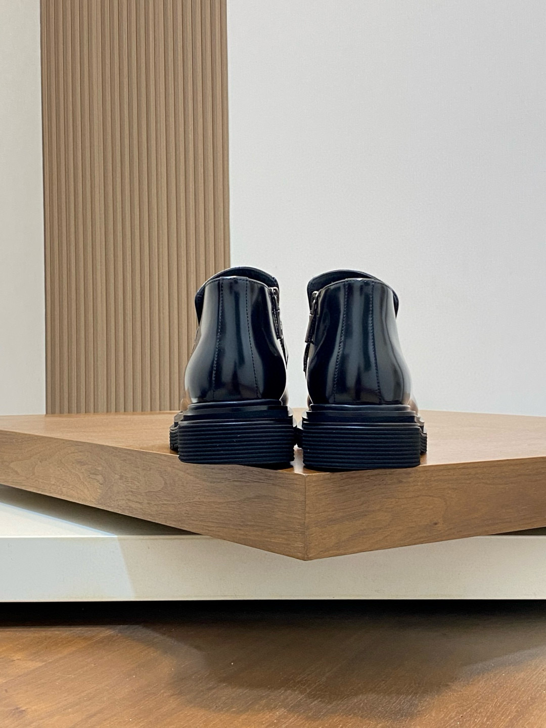 Prada 프라다 남성 유광 가죽 플랫폼 로퍼 8