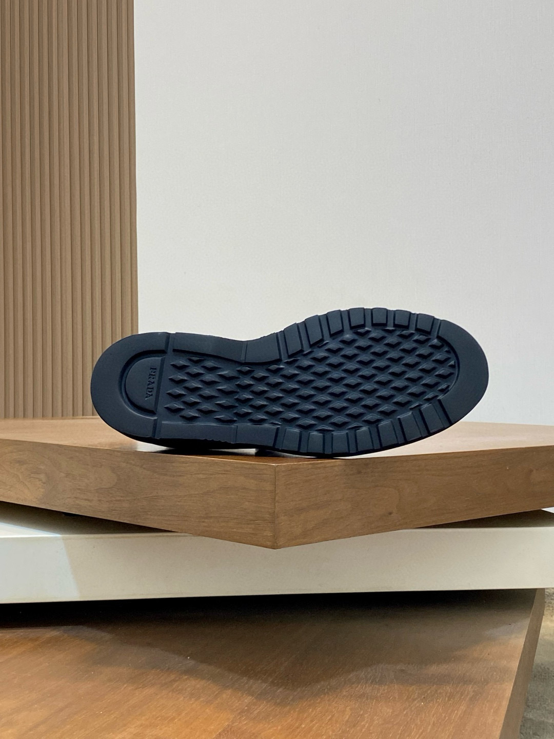 Prada 프라다 남성 유광 가죽 플랫폼 로퍼 9