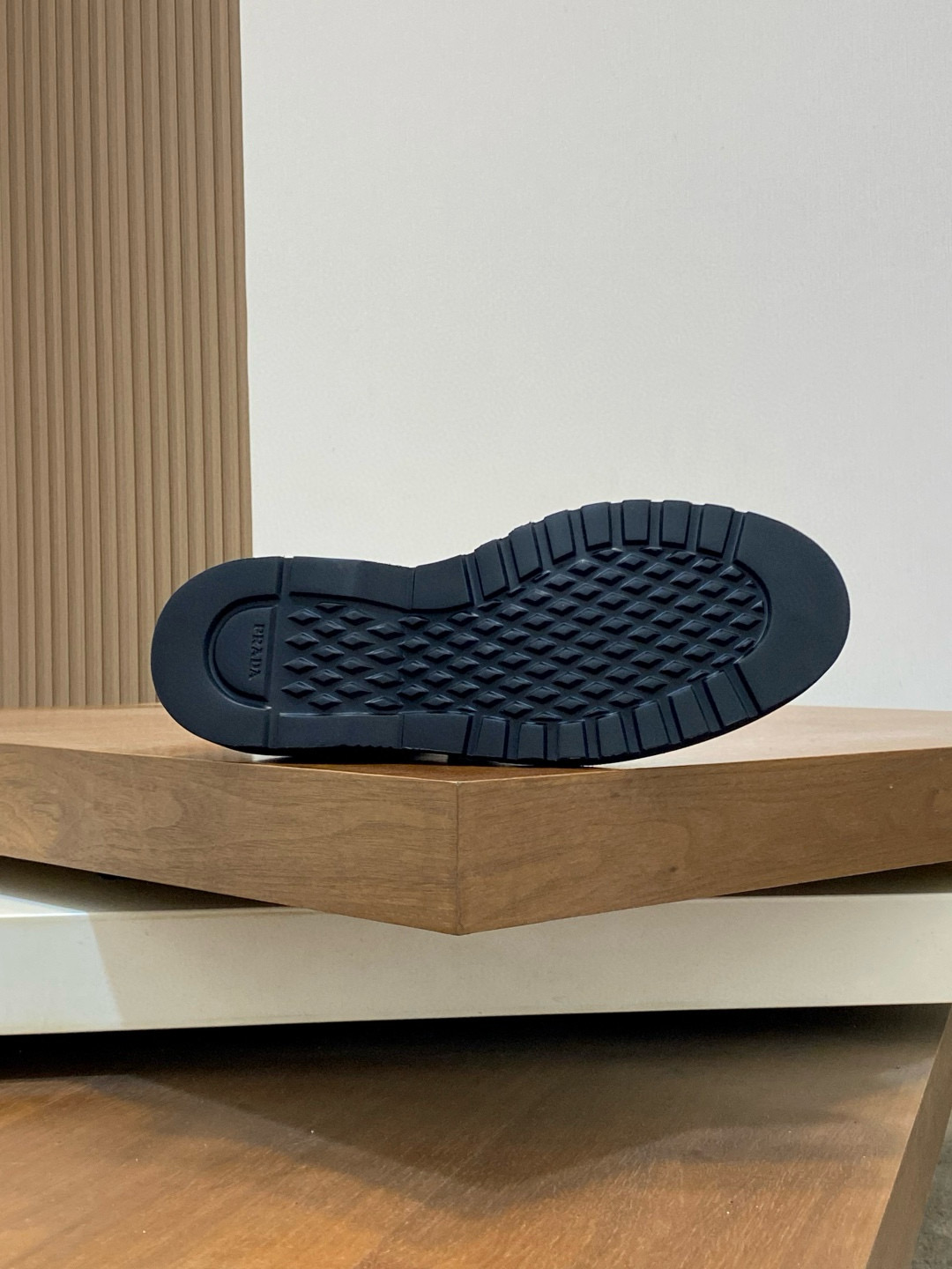 Prada 프라다 남성 유광 가죽 플랫폼 로퍼 9