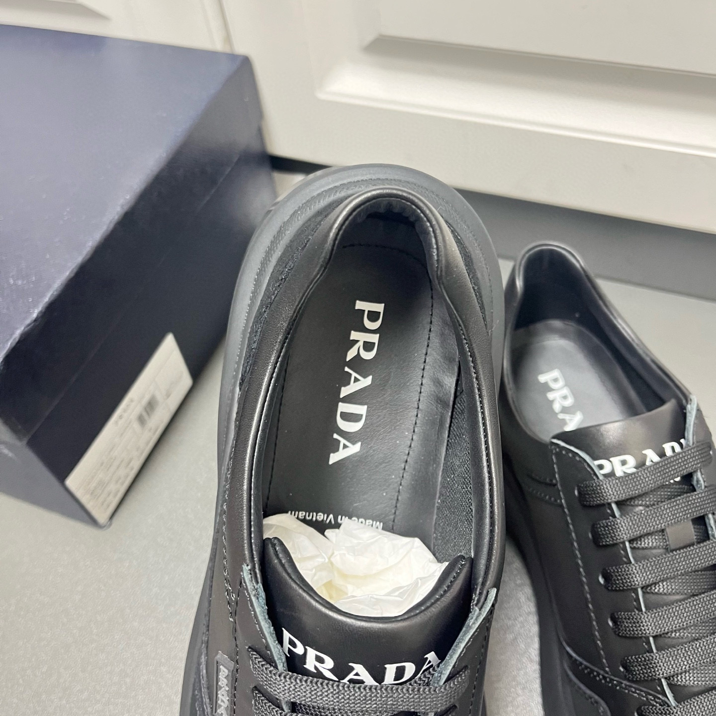 Prada 프라다 남성 신형 소가죽 캐주얼 스니커즈  3