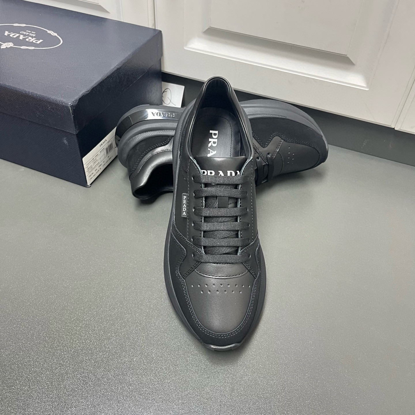 Prada 프라다 남성 신형 소가죽 캐주얼 스니커즈  7