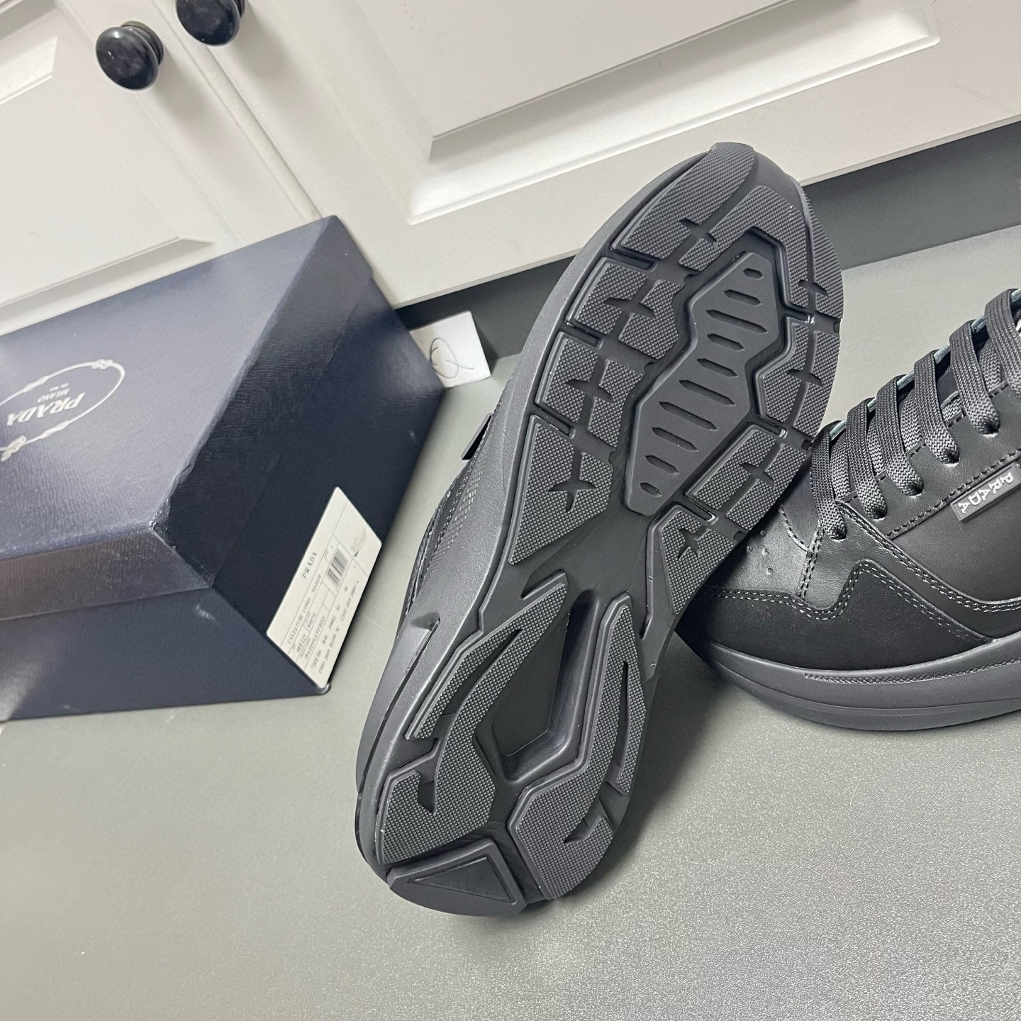 Prada 프라다 남성 신형 소가죽 캐주얼 스니커즈  9