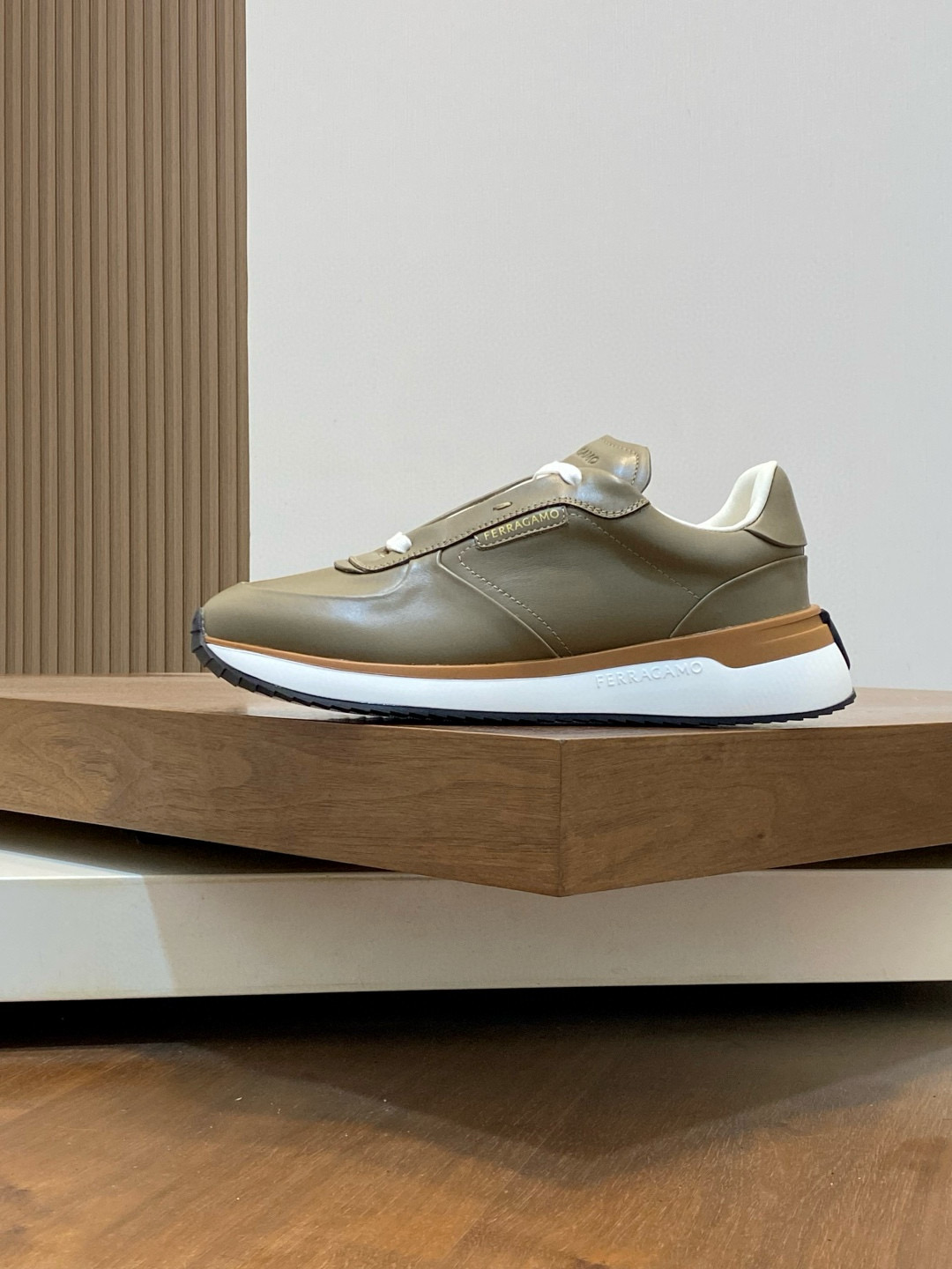 Ferragamo 페라가모 남성 신형 소가죽 캐주얼 스니커즈 2