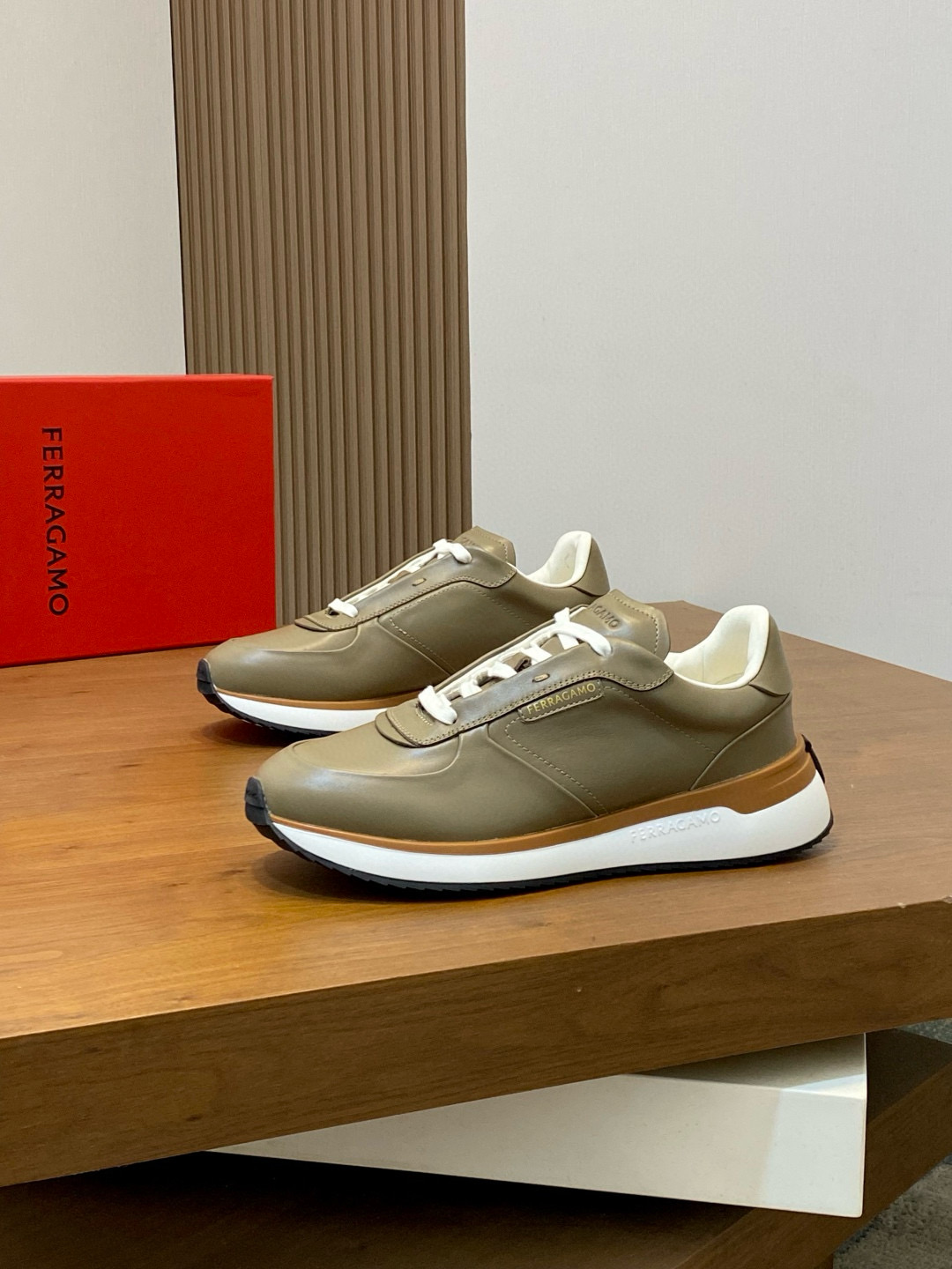 Ferragamo 페라가모 남성 신형 소가죽 캐주얼 스니커즈 3