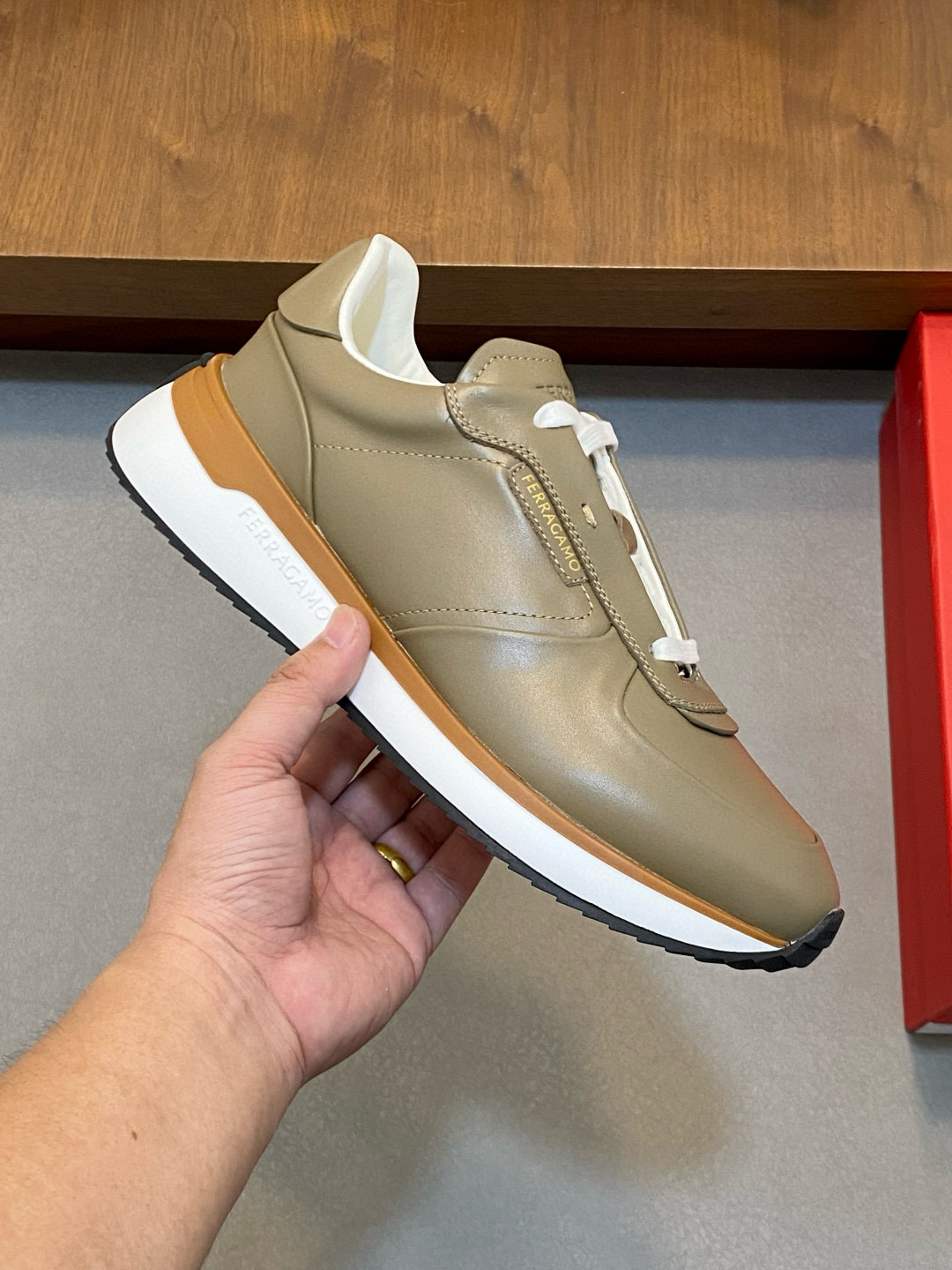 Ferragamo 페라가모 남성 신형 소가죽 캐주얼 스니커즈 4