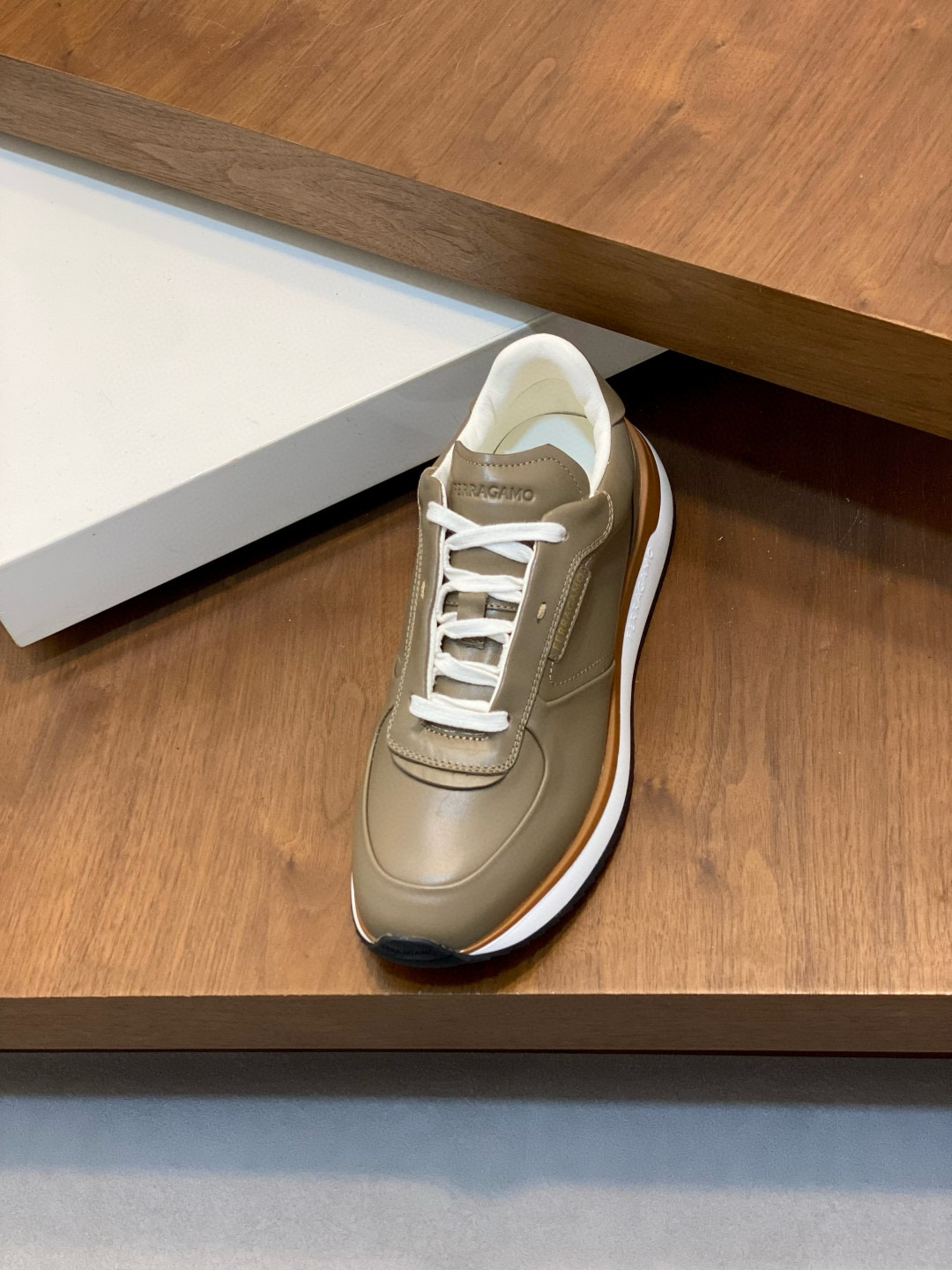 Ferragamo 페라가모 남성 신형 소가죽 캐주얼 스니커즈 6