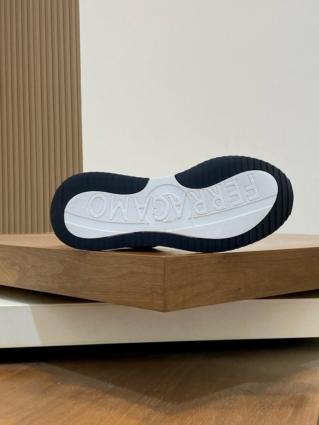 Ferragamo 페라가모 남성 신형 소가죽 캐주얼 스니커즈 9