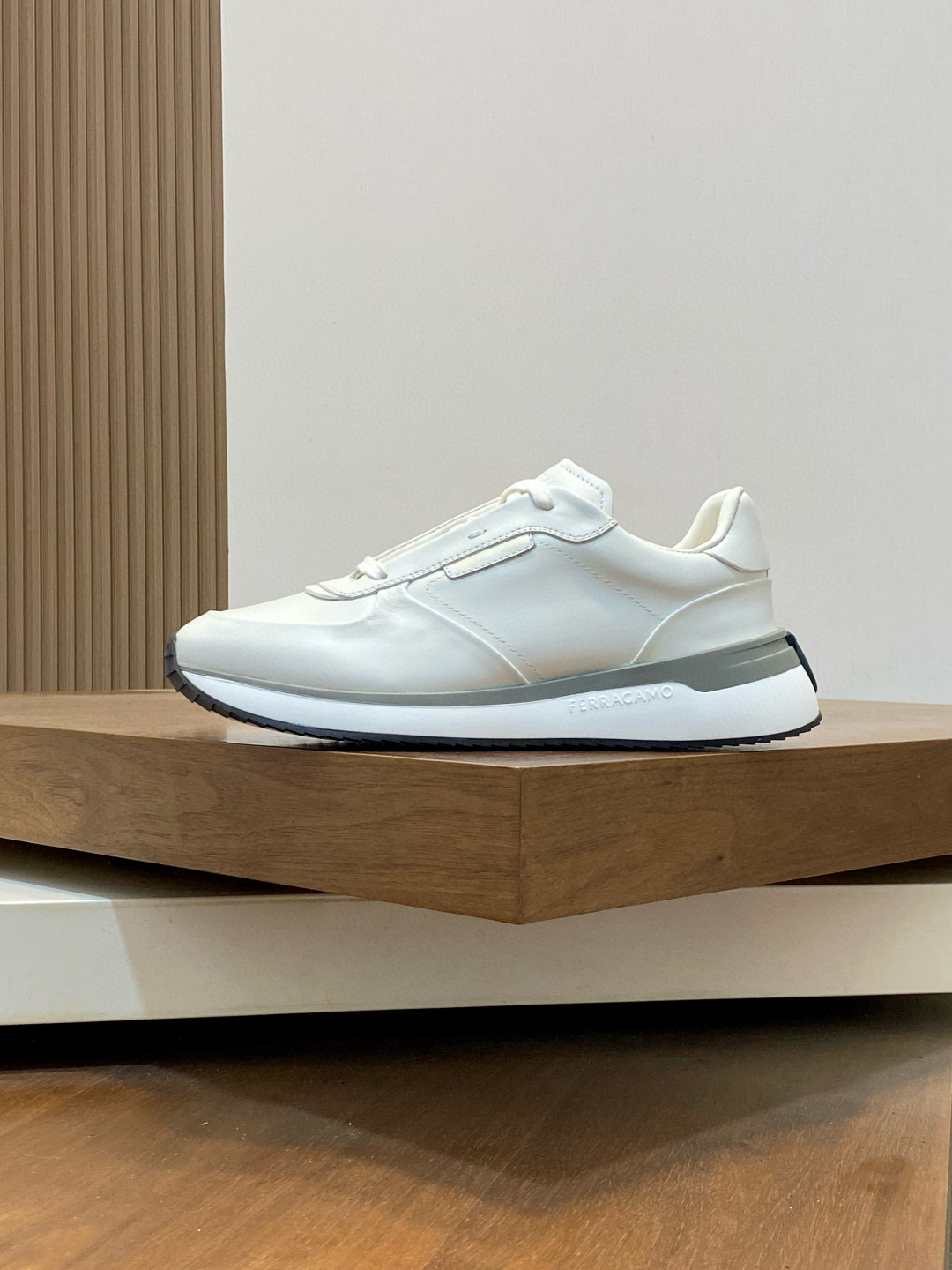 Ferragamo 페라가모 남성 신형 소가죽 캐주얼 스니커즈 2