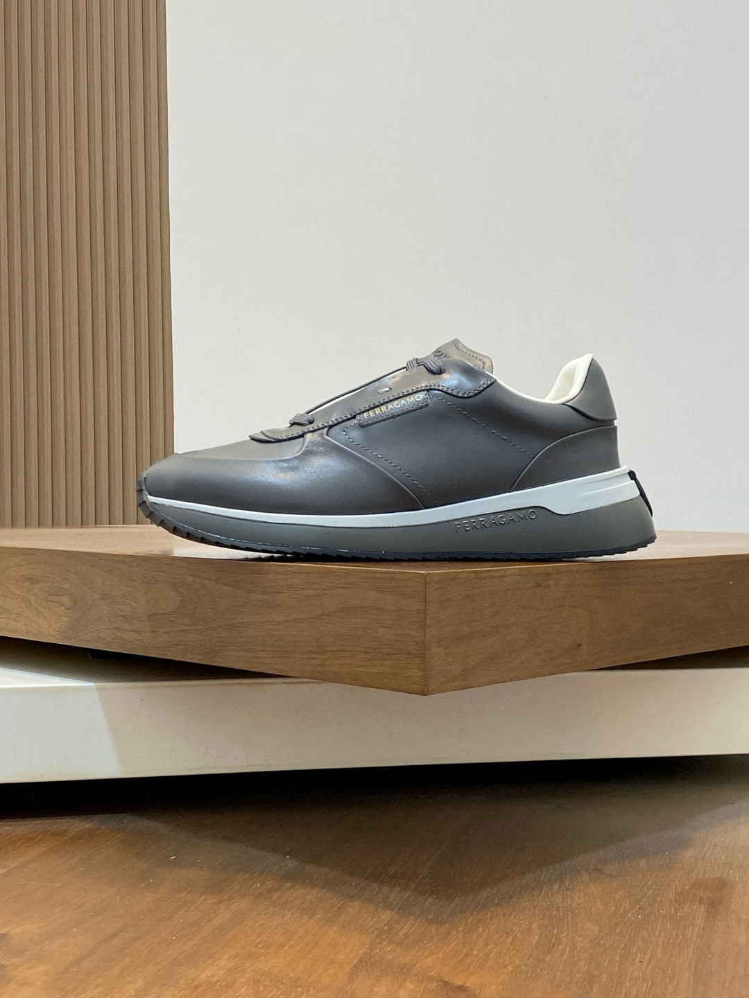 Ferragamo 페라가모 남성 신형 소가죽 캐주얼 스니커즈 2